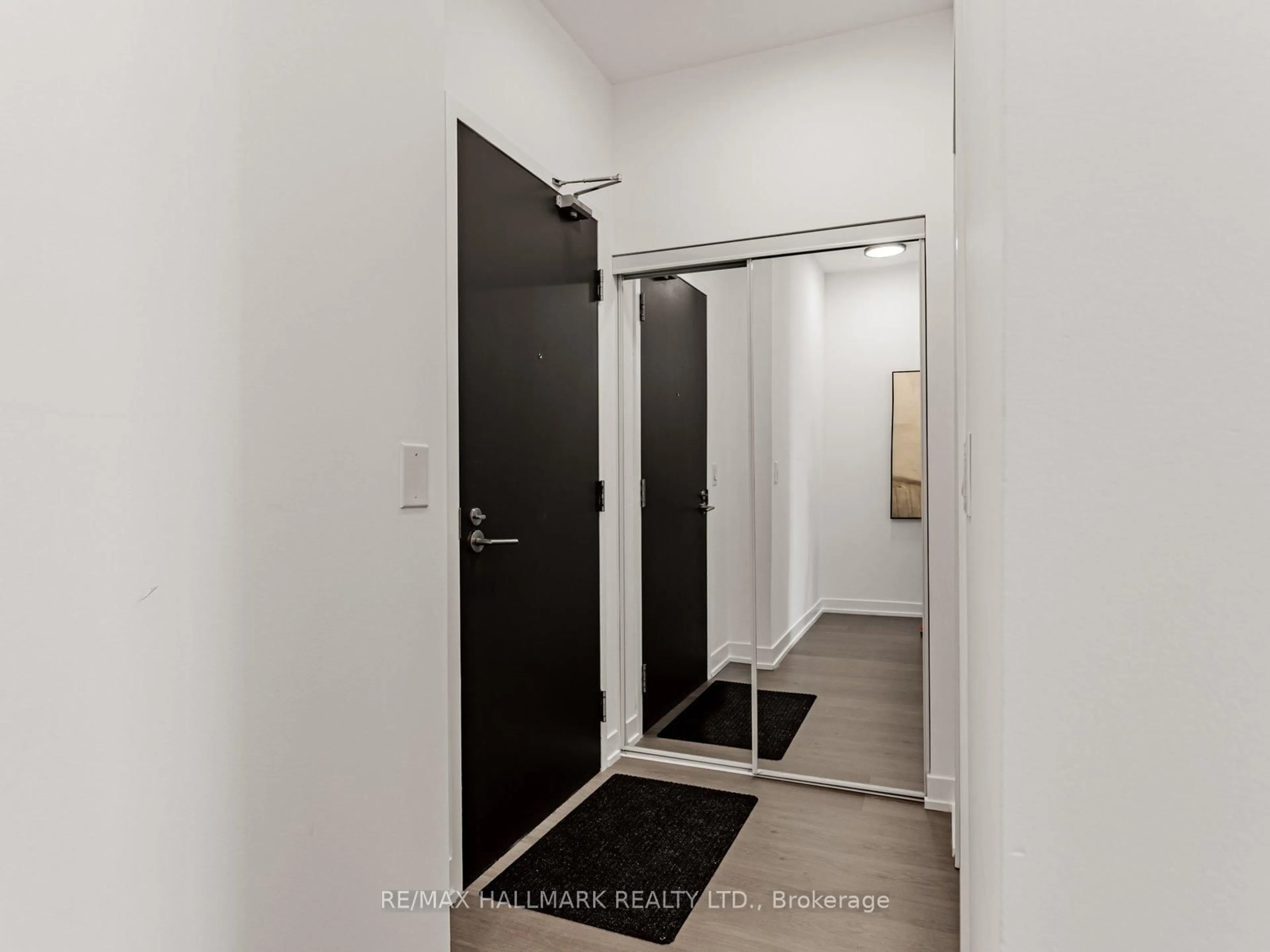 Indoor entryway for 105 George St #1704, Toronto Ontario M5A 0L4
