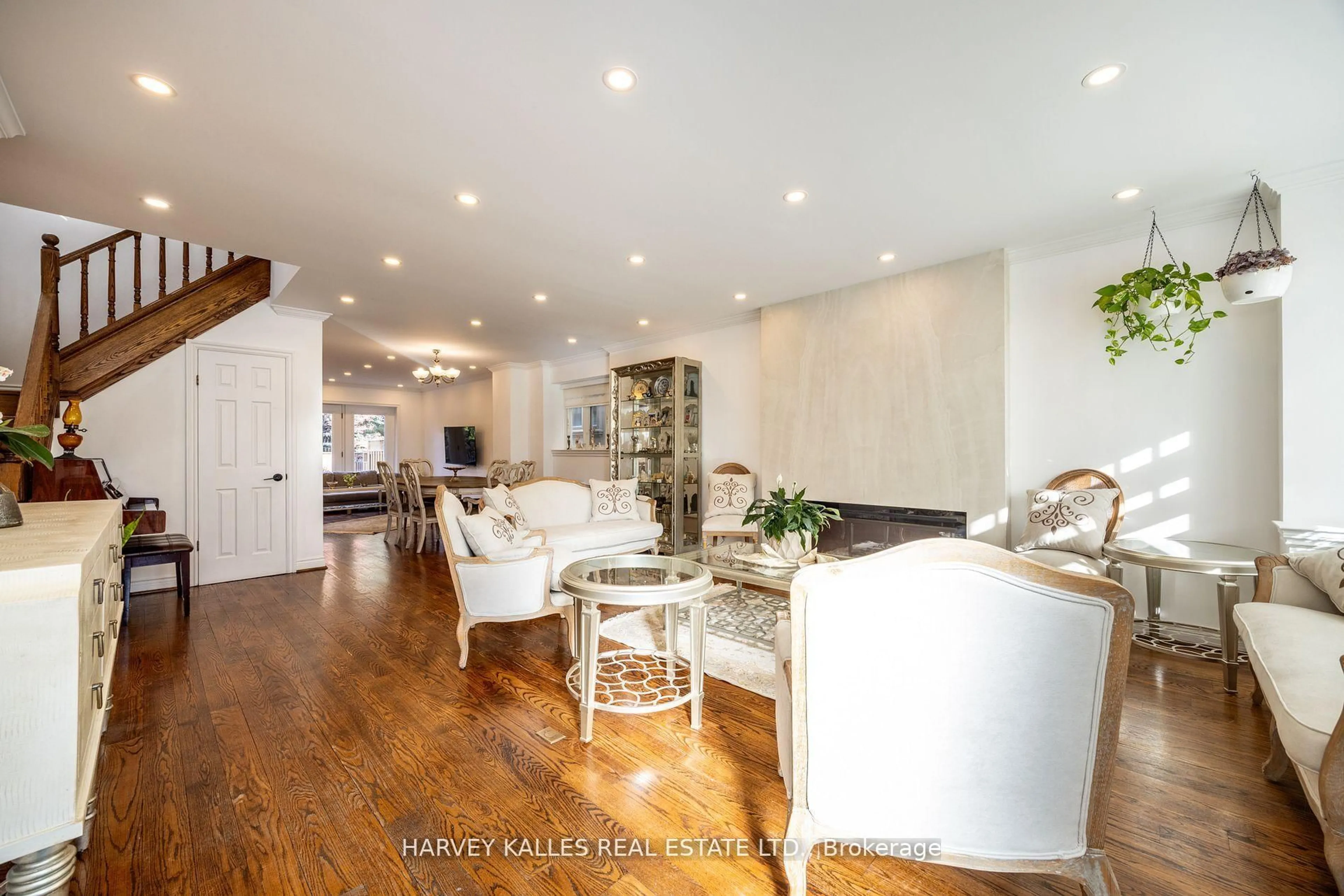 Open concept kitchen, wood/laminate floor for 204 Brooke Ave, Toronto Ontario M5M 2K6