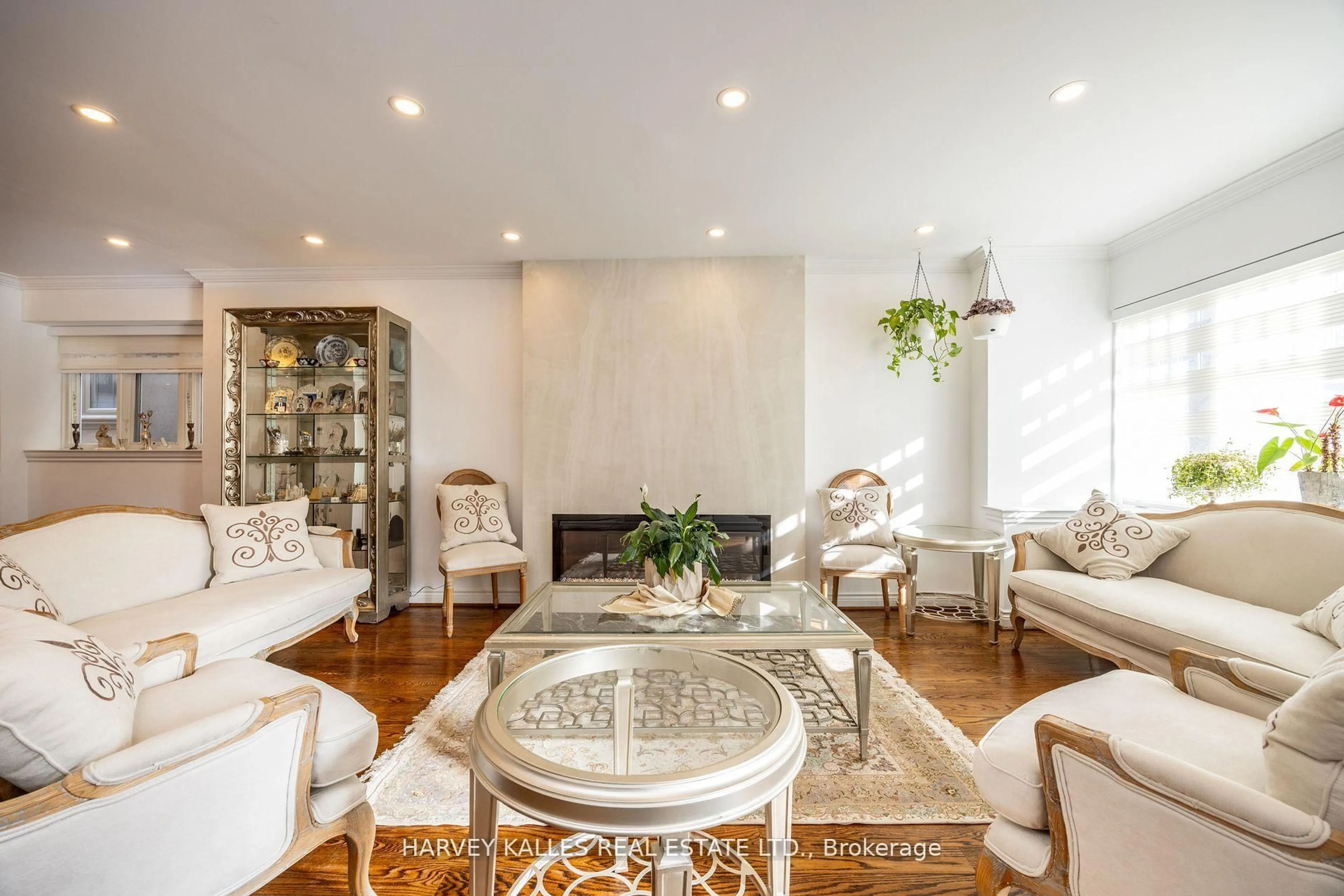 Living room with furniture, unknown for 204 Brooke Ave, Toronto Ontario M5M 2K6