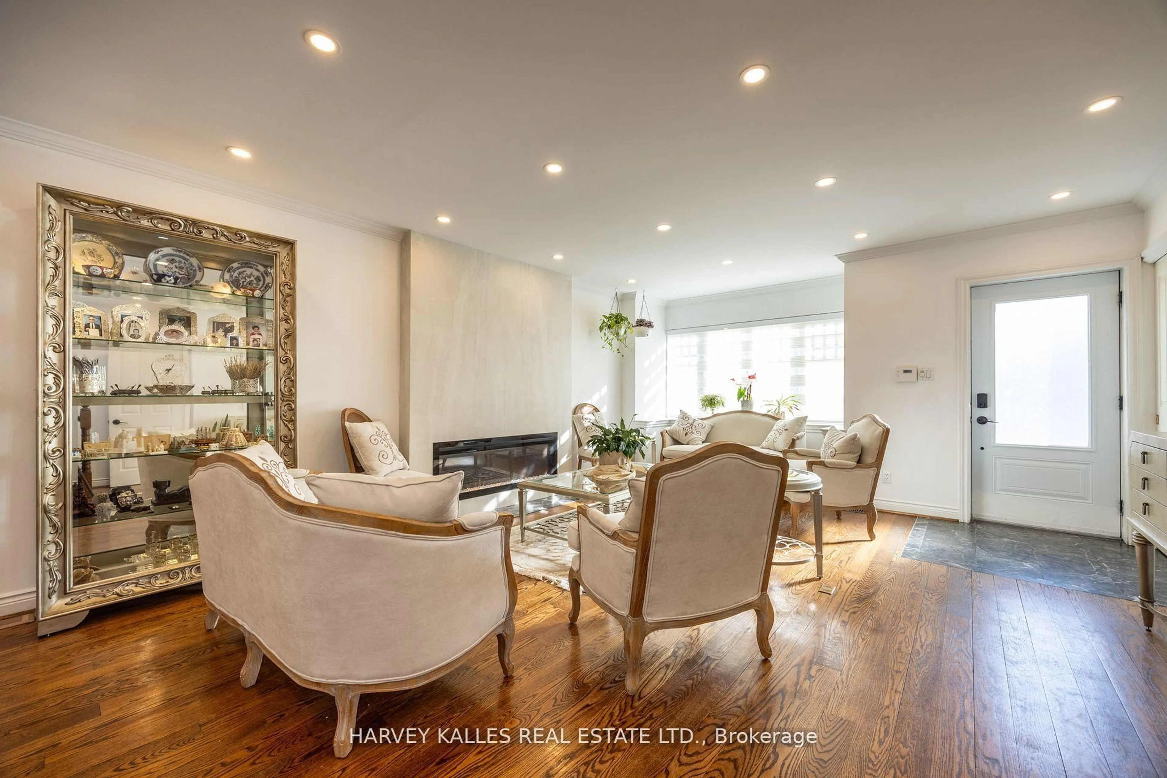 Unknown for 204 Brooke Ave, Toronto Ontario M5M 2K6