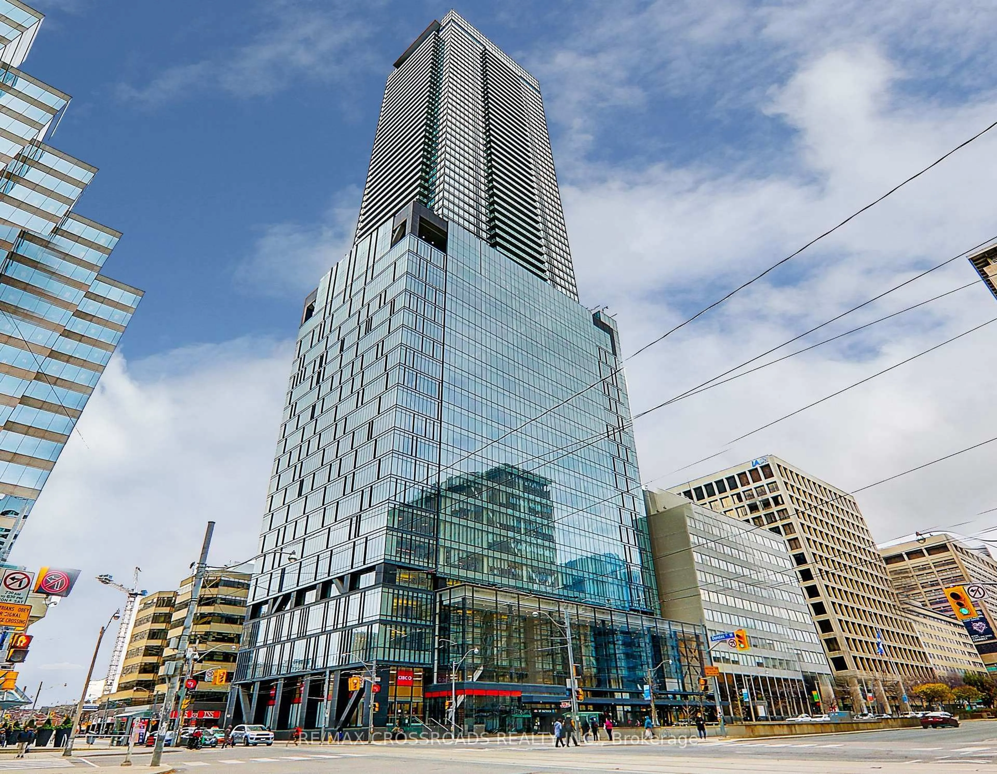 Indoor foyer for 488 University Ave #4310, Toronto Ontario M5G 0C1