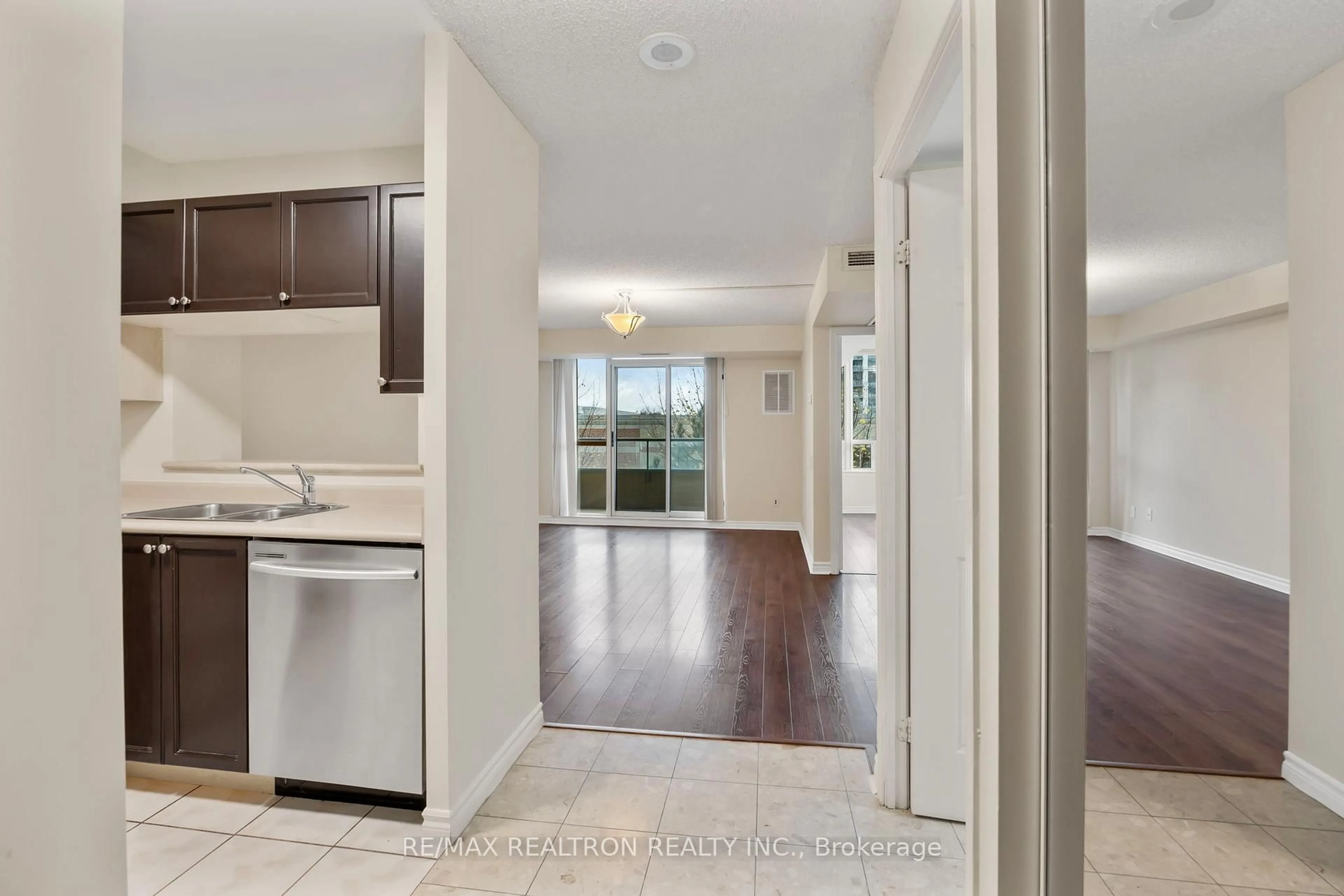 Unknown for 8 Covington Rd #507, Toronto Ontario M6A 3E5