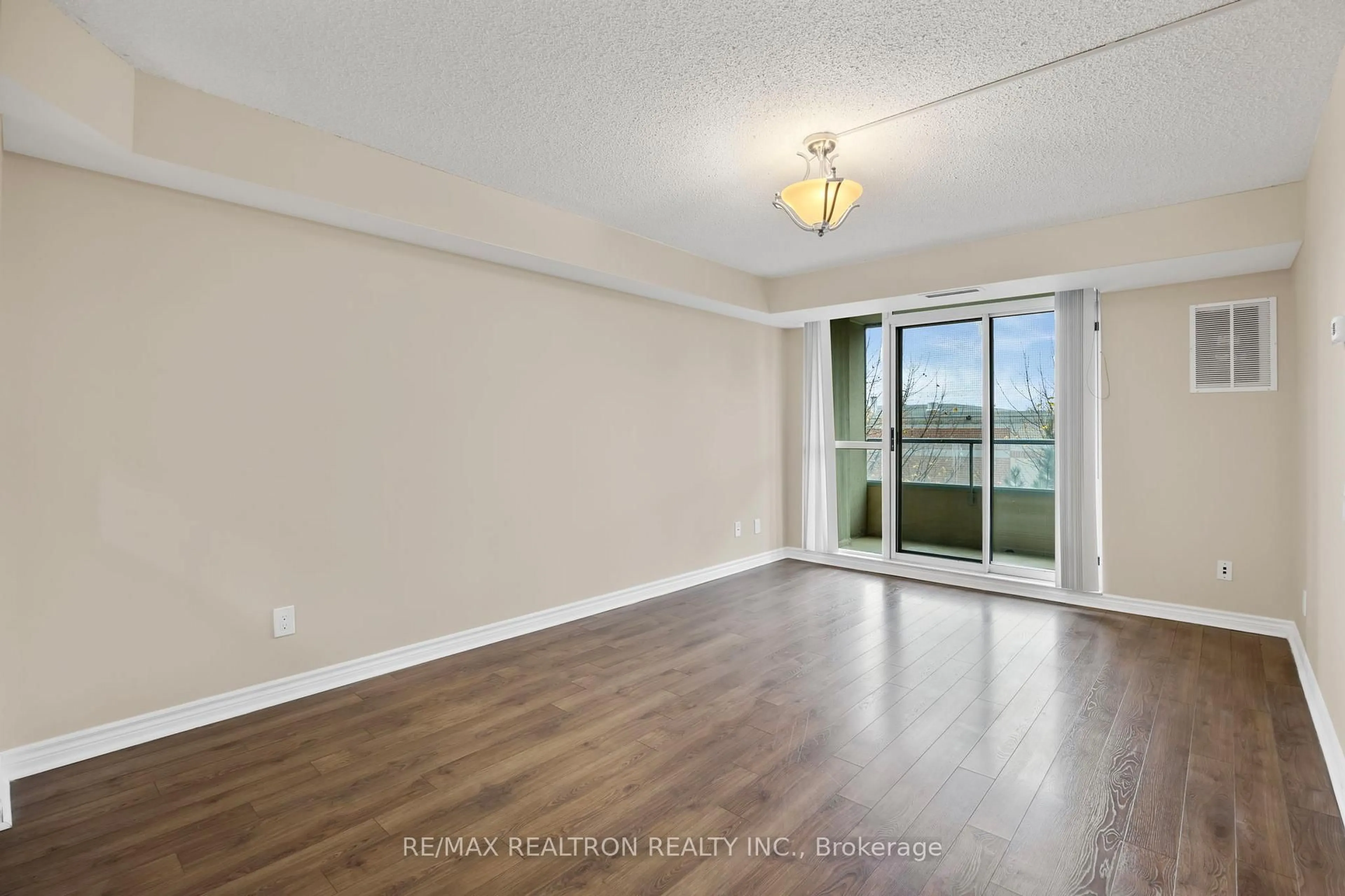 A pic of a room for 8 Covington Rd #507, Toronto Ontario M6A 3E5