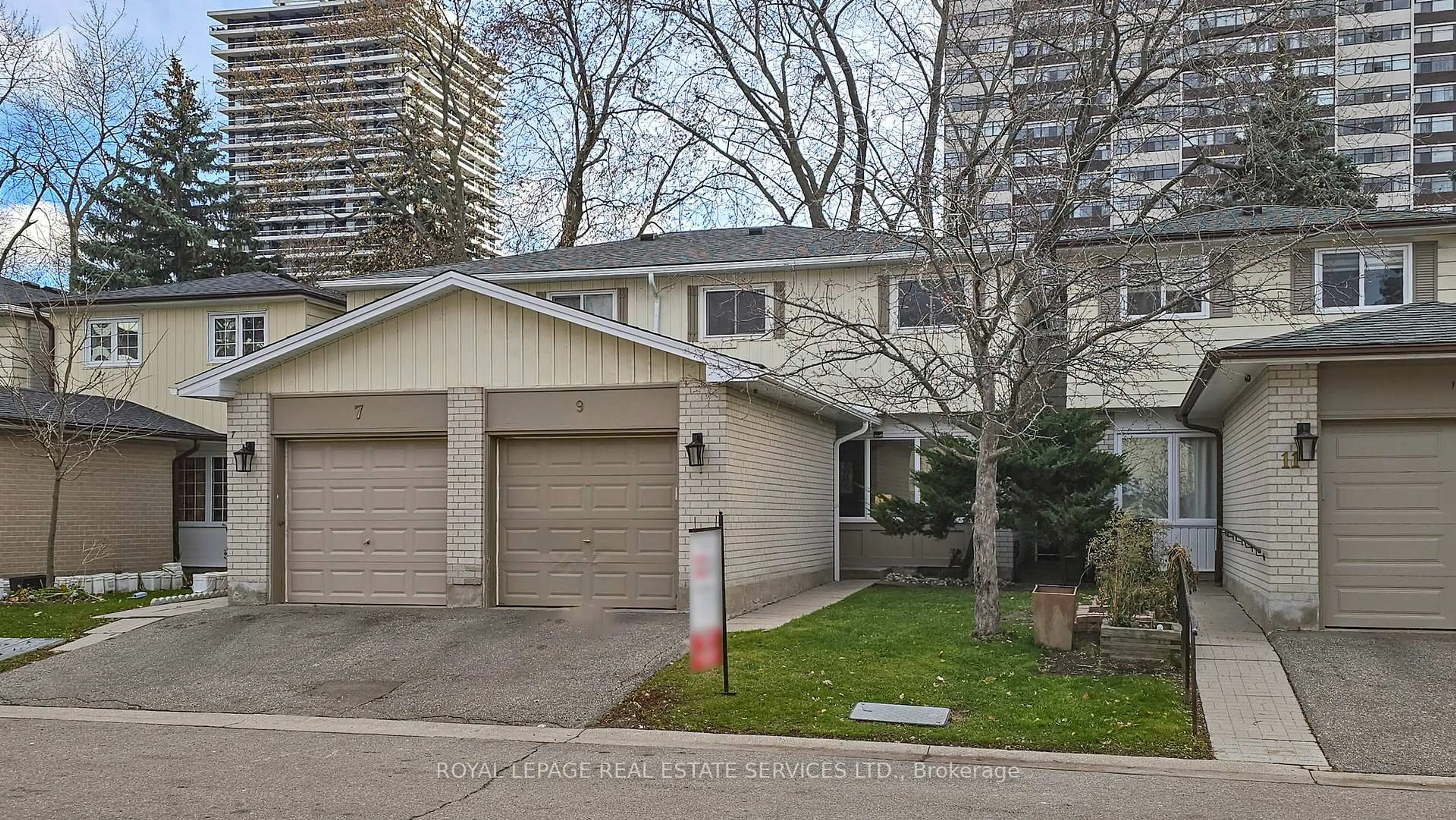 Unknown for 9 Plum Tree Way #33, Toronto Ontario M2R 3J1
