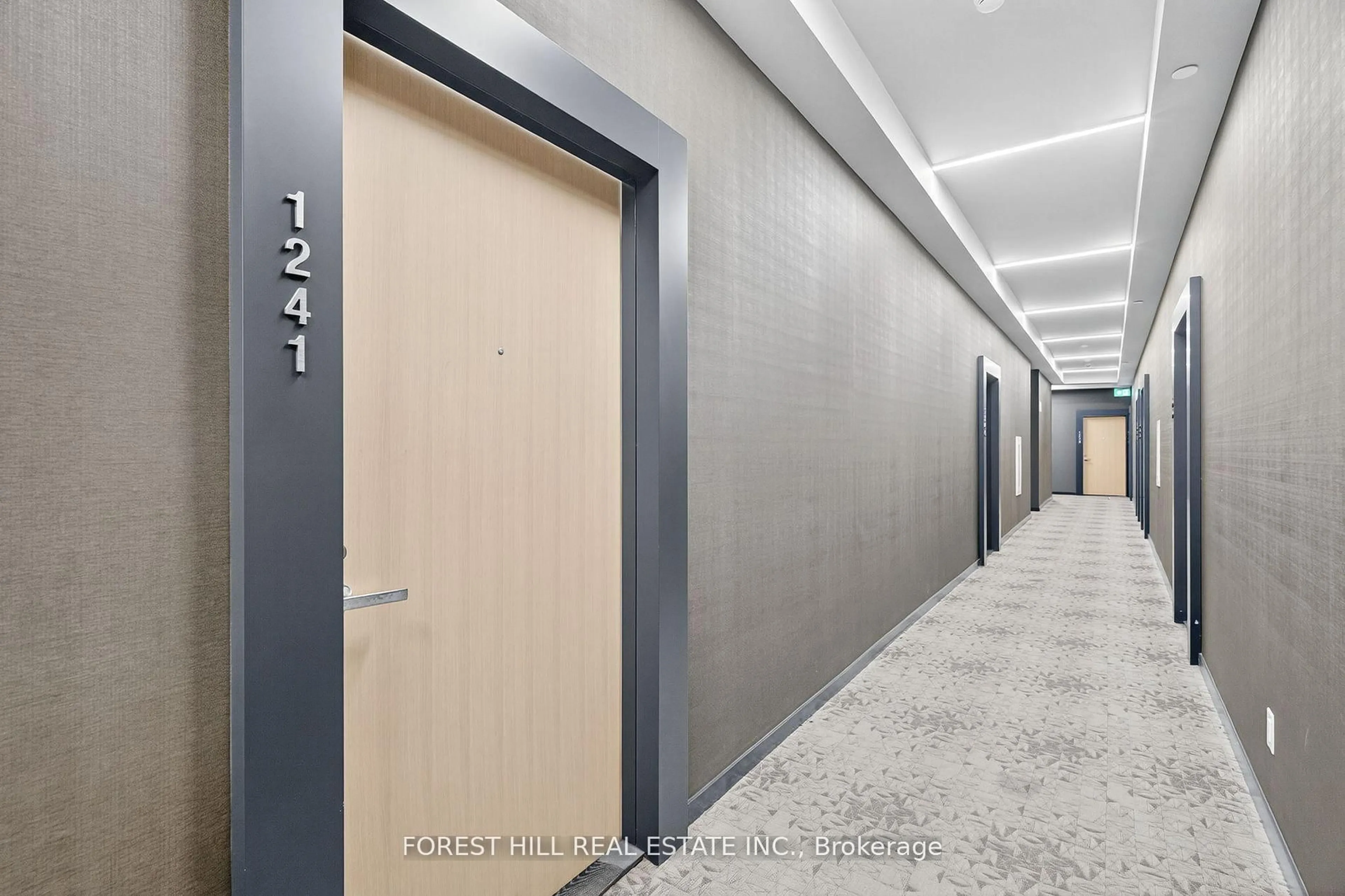 Indoor foyer for 8 Hillsdale Ave #1241, Toronto Ontario M4S 0B1