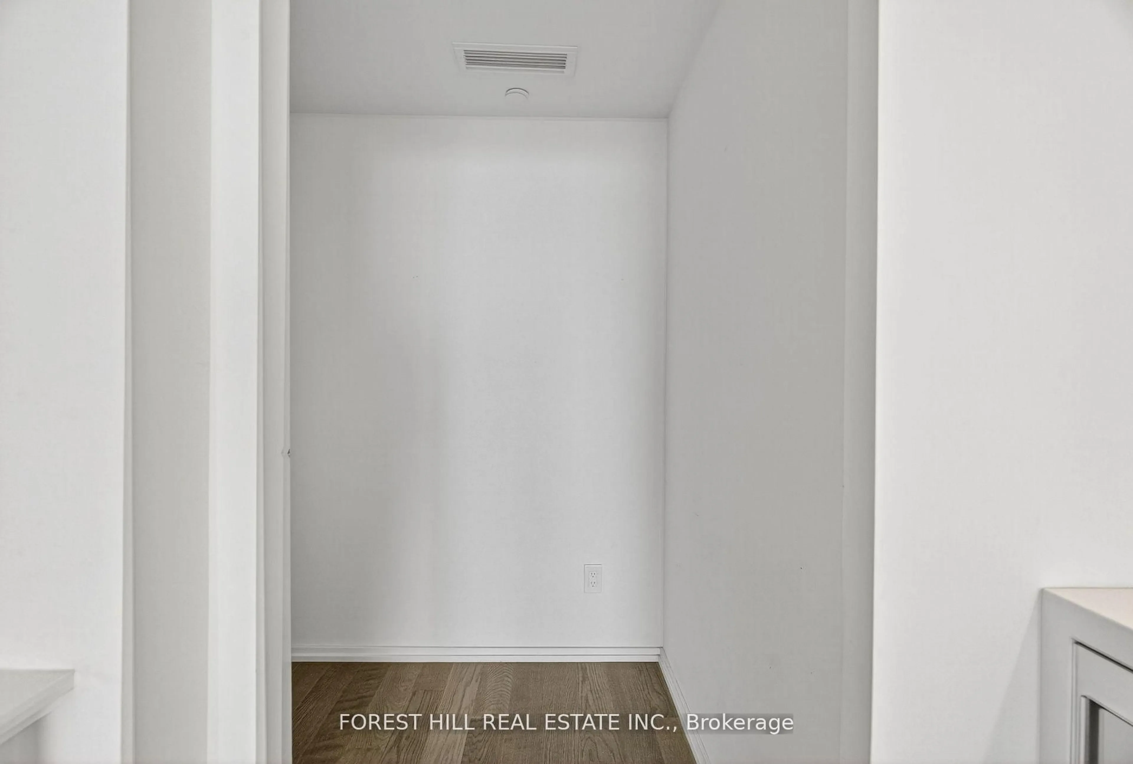 A pic of a room for 8 Hillsdale Ave #1241, Toronto Ontario M4S 0B1