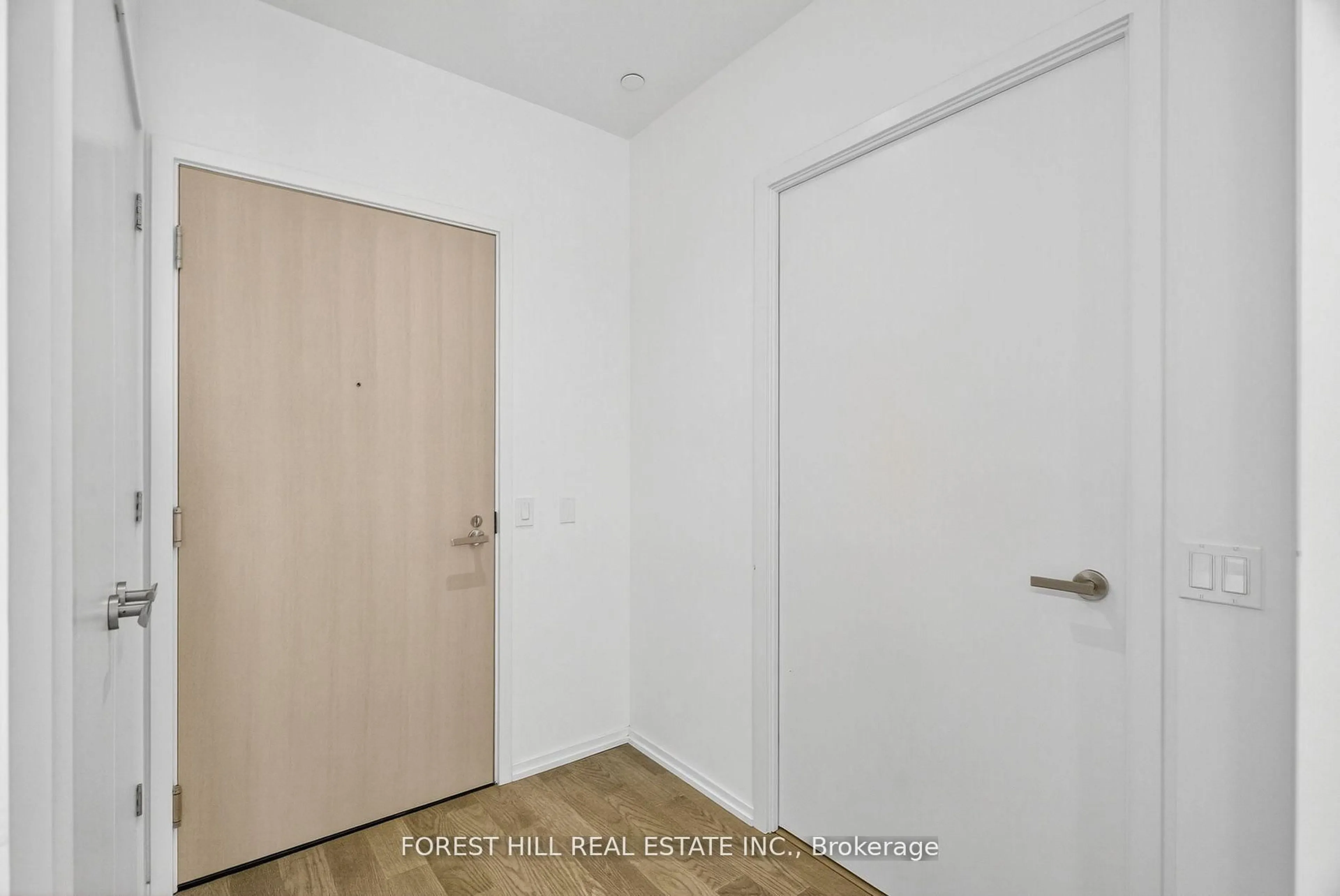 A pic of a room for 8 Hillsdale Ave #1241, Toronto Ontario M4S 0B1