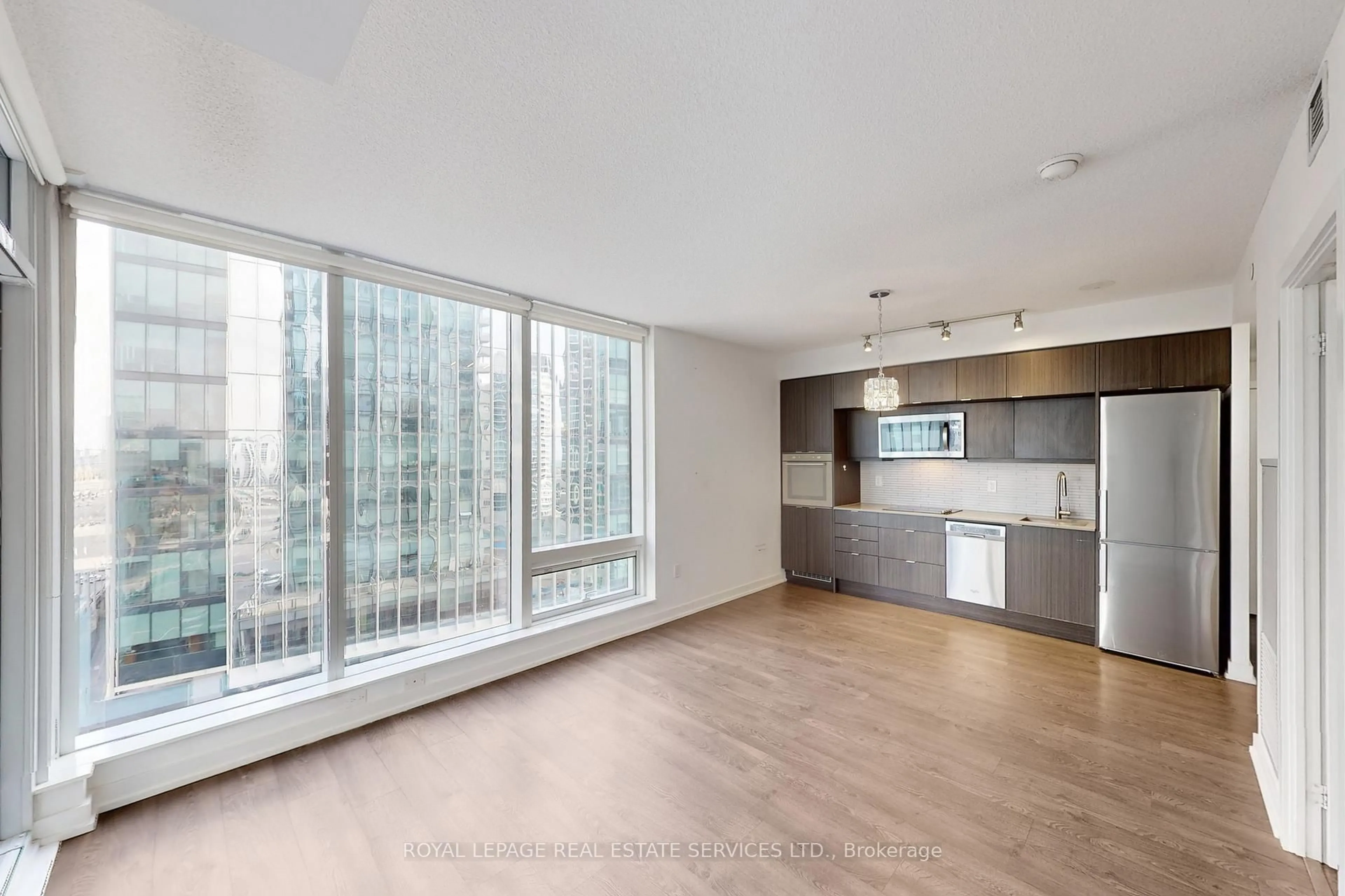 Open concept kitchen, unknown for 10 York St #1403, Toronto Ontario M5J 2Z2