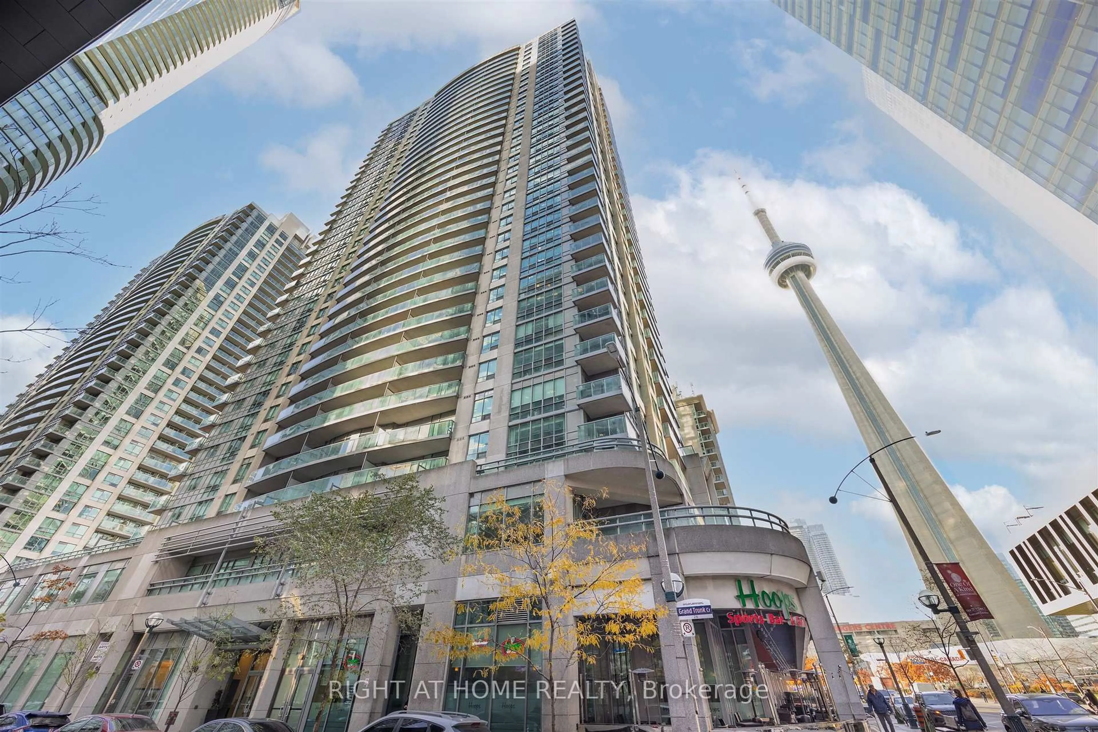 Indoor foyer for 30 Grand Trunk Cres #2910, Toronto Ontario M5J 3A4