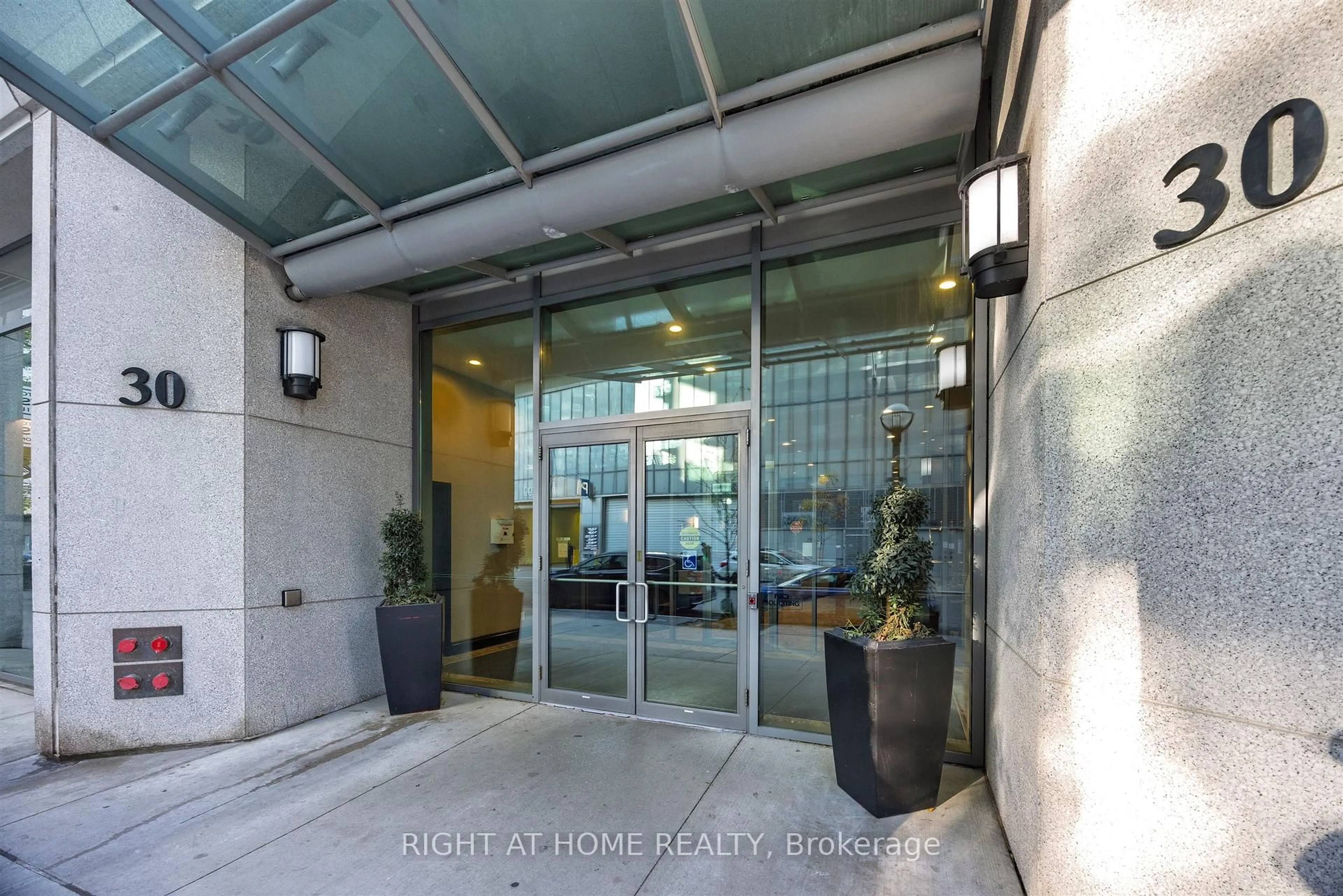 Indoor foyer for 30 Grand Trunk Cres #2910, Toronto Ontario M5J 3A4