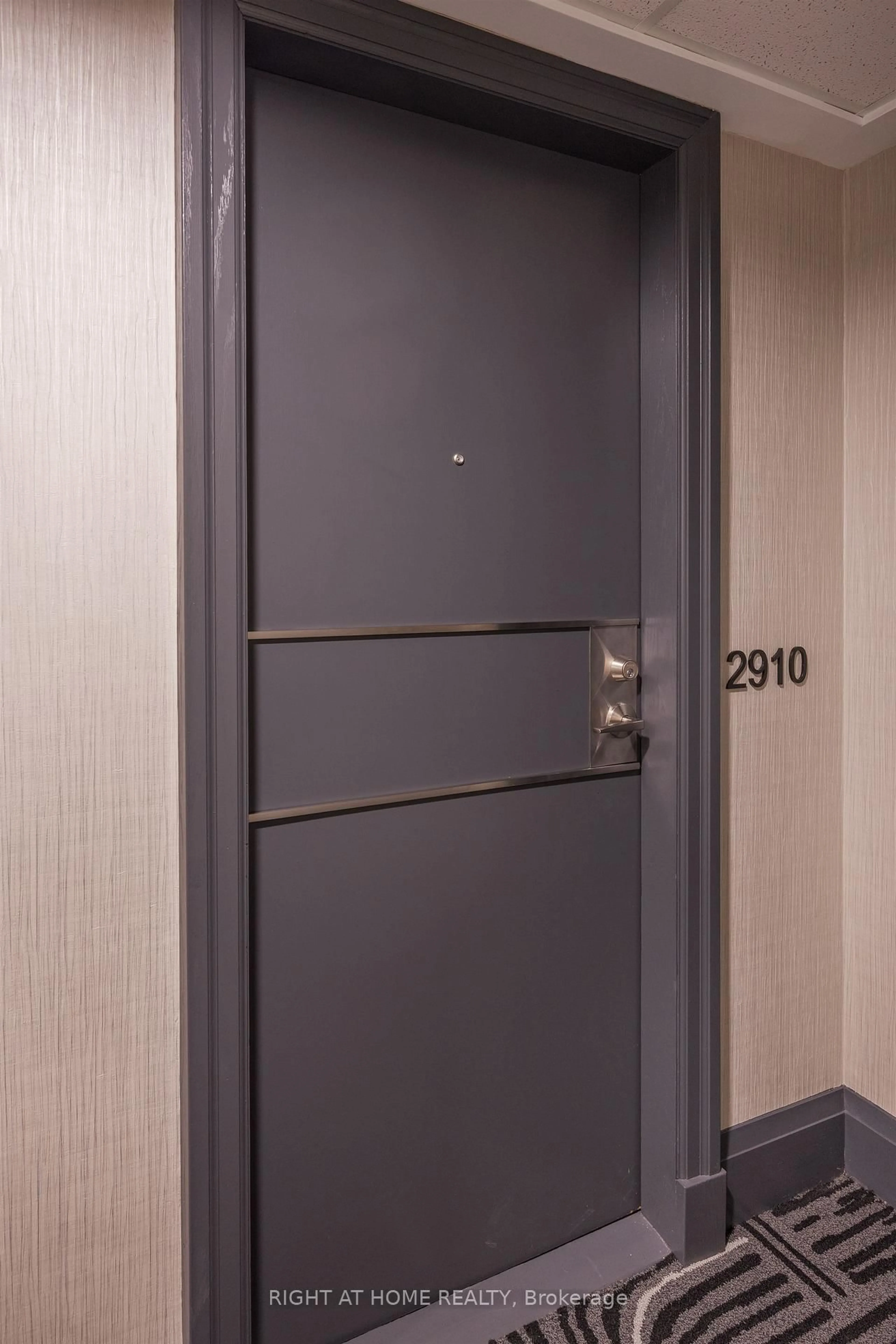 Indoor foyer for 30 Grand Trunk Cres #2910, Toronto Ontario M5J 3A4