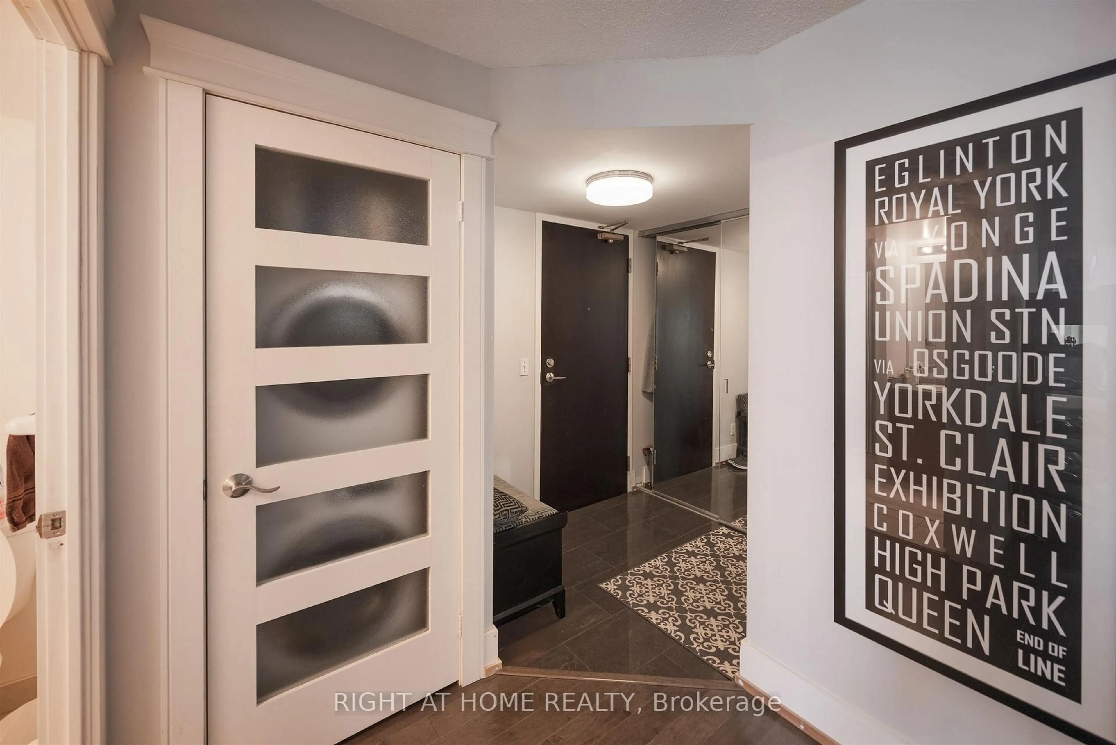 Indoor entryway for 30 Grand Trunk Cres #2910, Toronto Ontario M5J 3A4