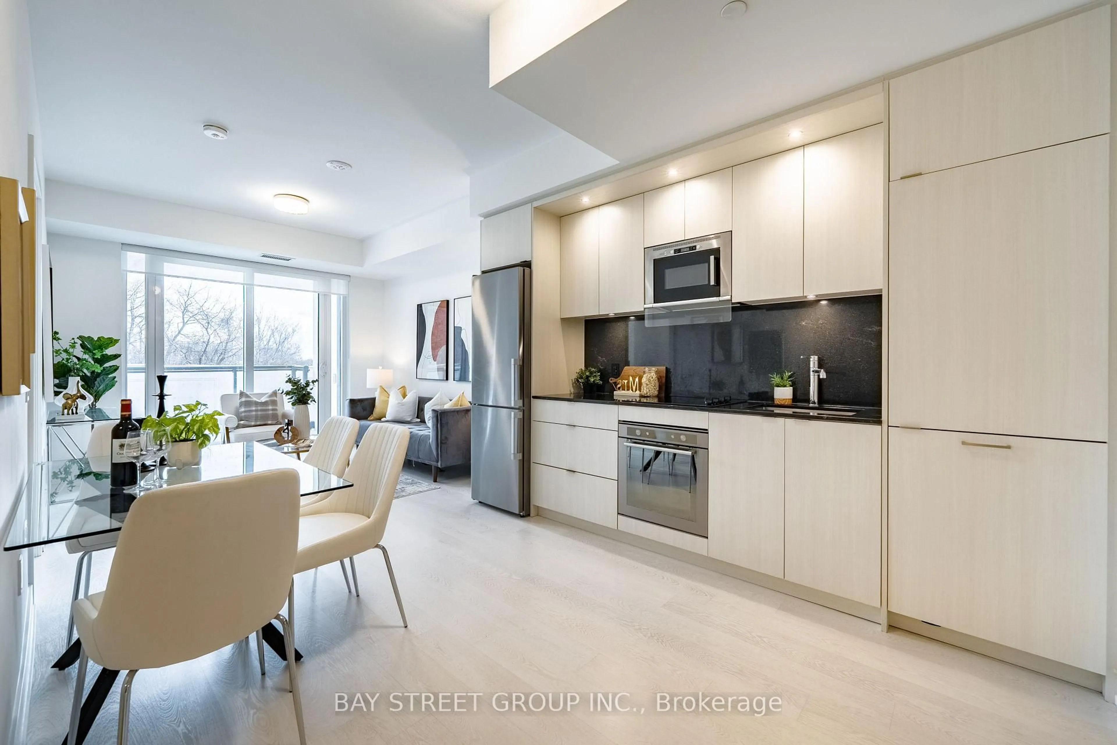 Open concept kitchen, ceramic/tile floor for 30 Inn on the Park Dr #315, Toronto Ontario M3C 0P8