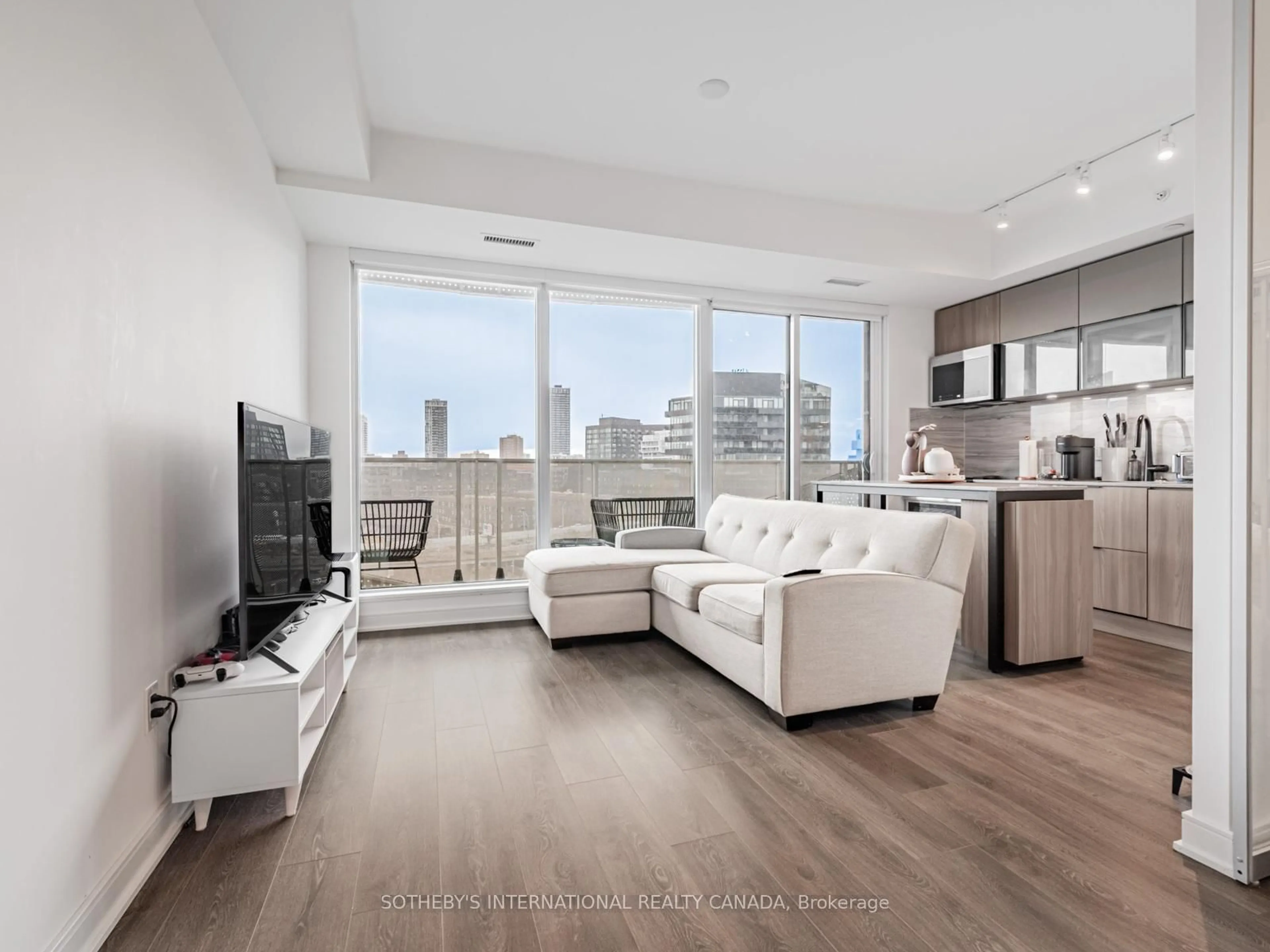 Living room with furniture, wood/laminate floor for 60 Tannery Rd #1018, Toronto Ontario M5A 0S8