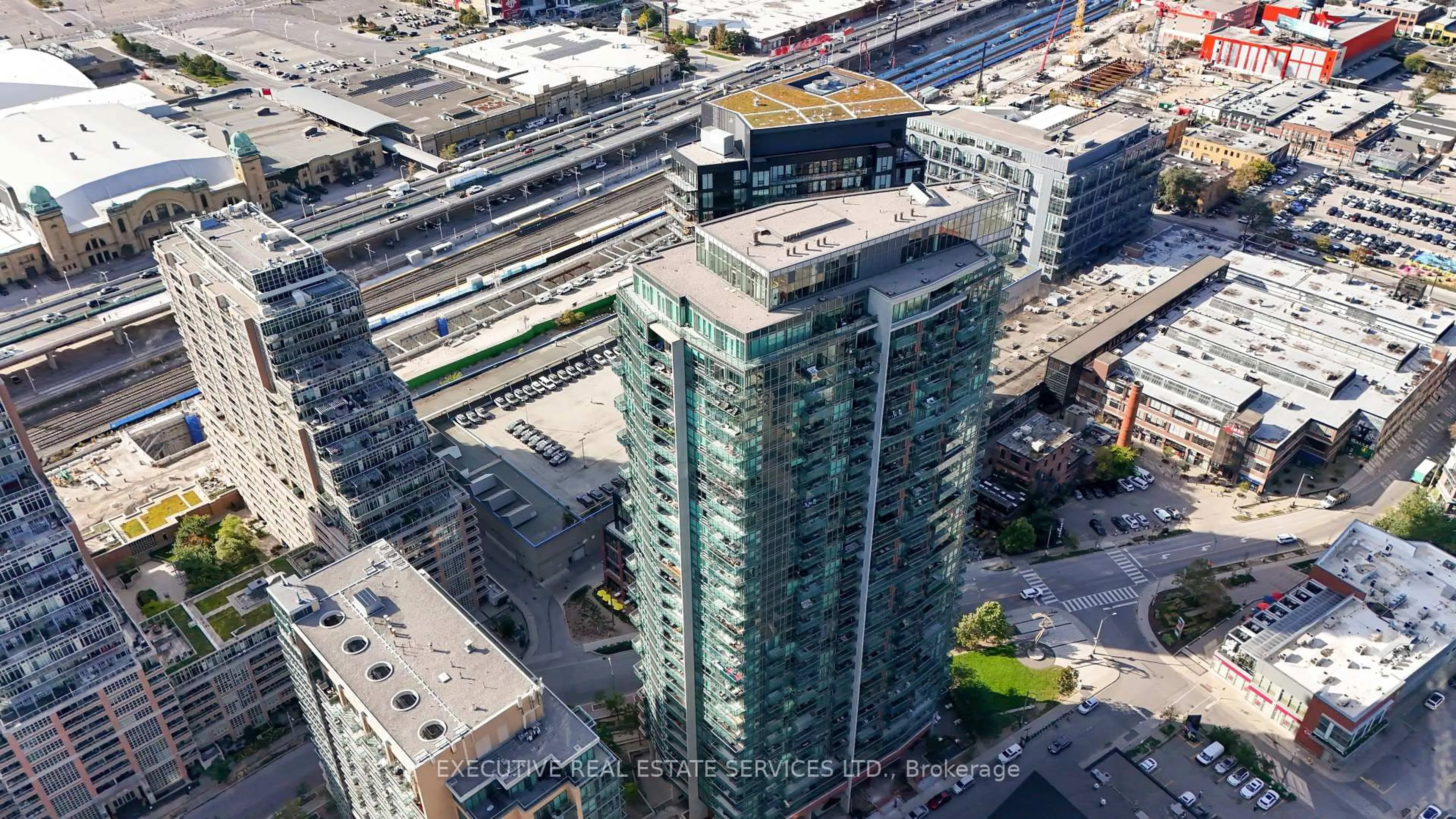 A pic from outside/outdoor area/front of a property/back of a property/a pic from drone, city buildings view from balcony for 150 East Liberty St #605, Toronto Ontario M6K 3R5