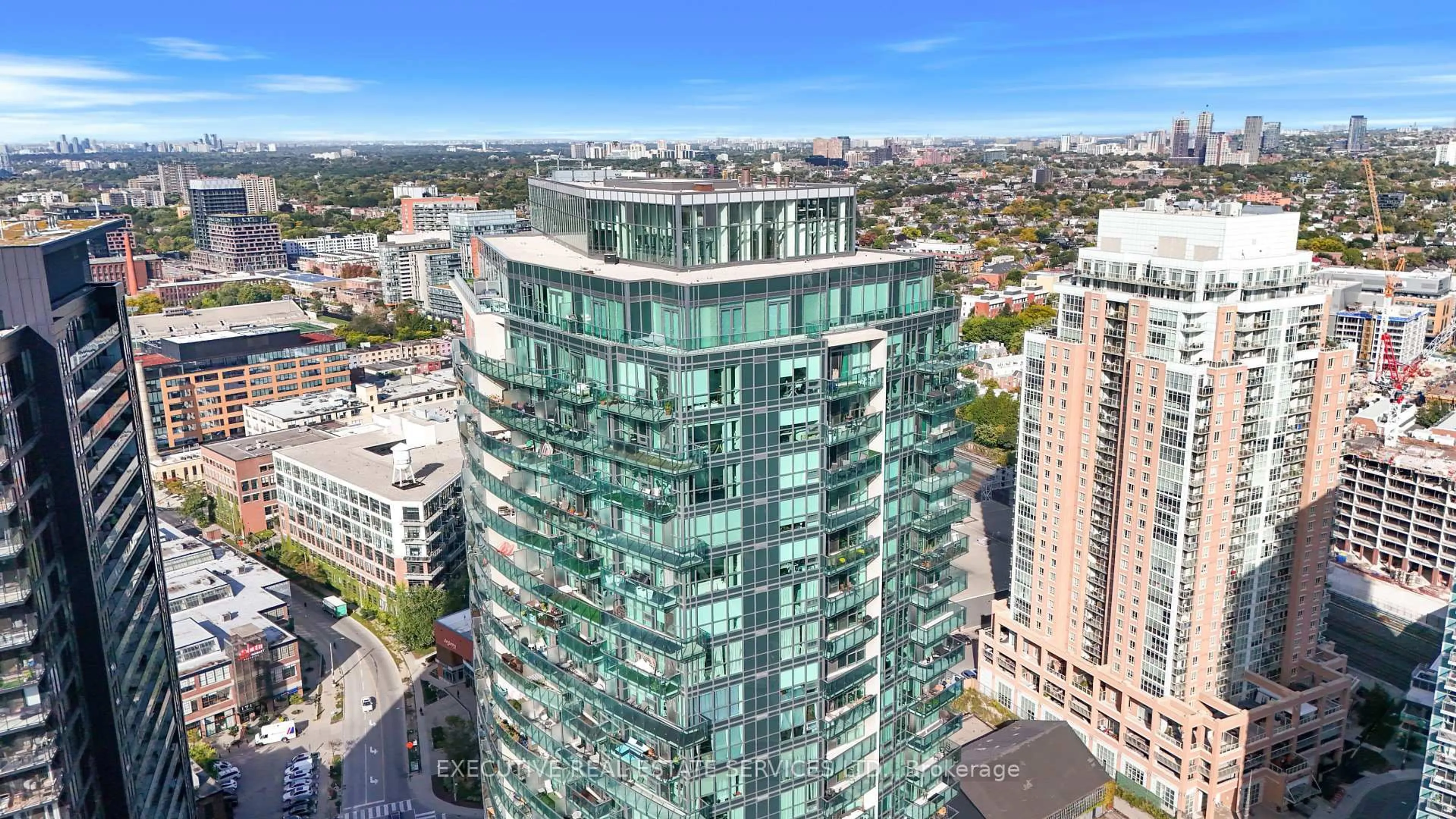 A pic from outside/outdoor area/front of a property/back of a property/a pic from drone, city buildings view from balcony for 150 East Liberty St #605, Toronto Ontario M6K 3R5