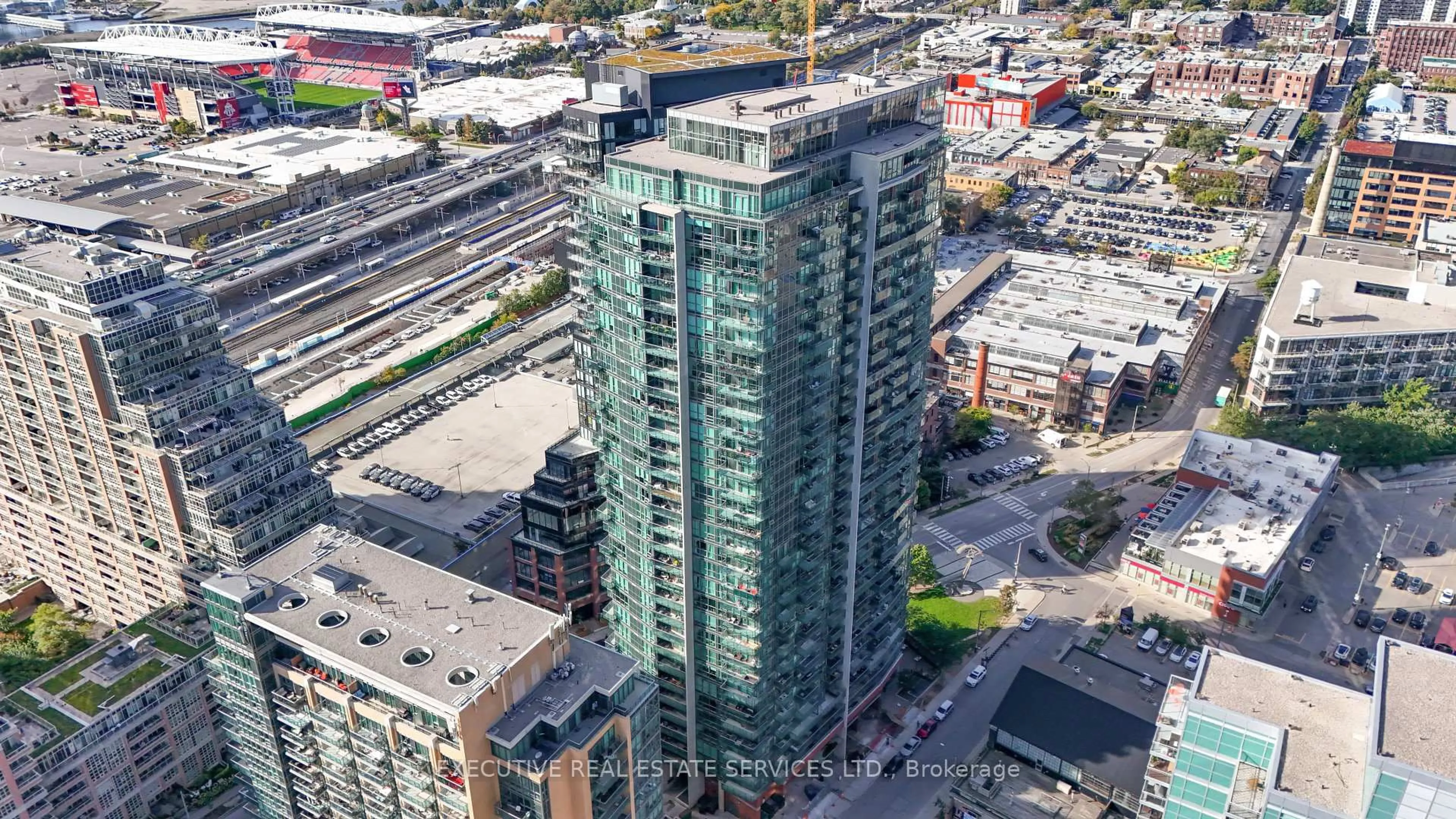 A pic from outside/outdoor area/front of a property/back of a property/a pic from drone, city buildings view from balcony for 150 East Liberty St #605, Toronto Ontario M6K 3R5