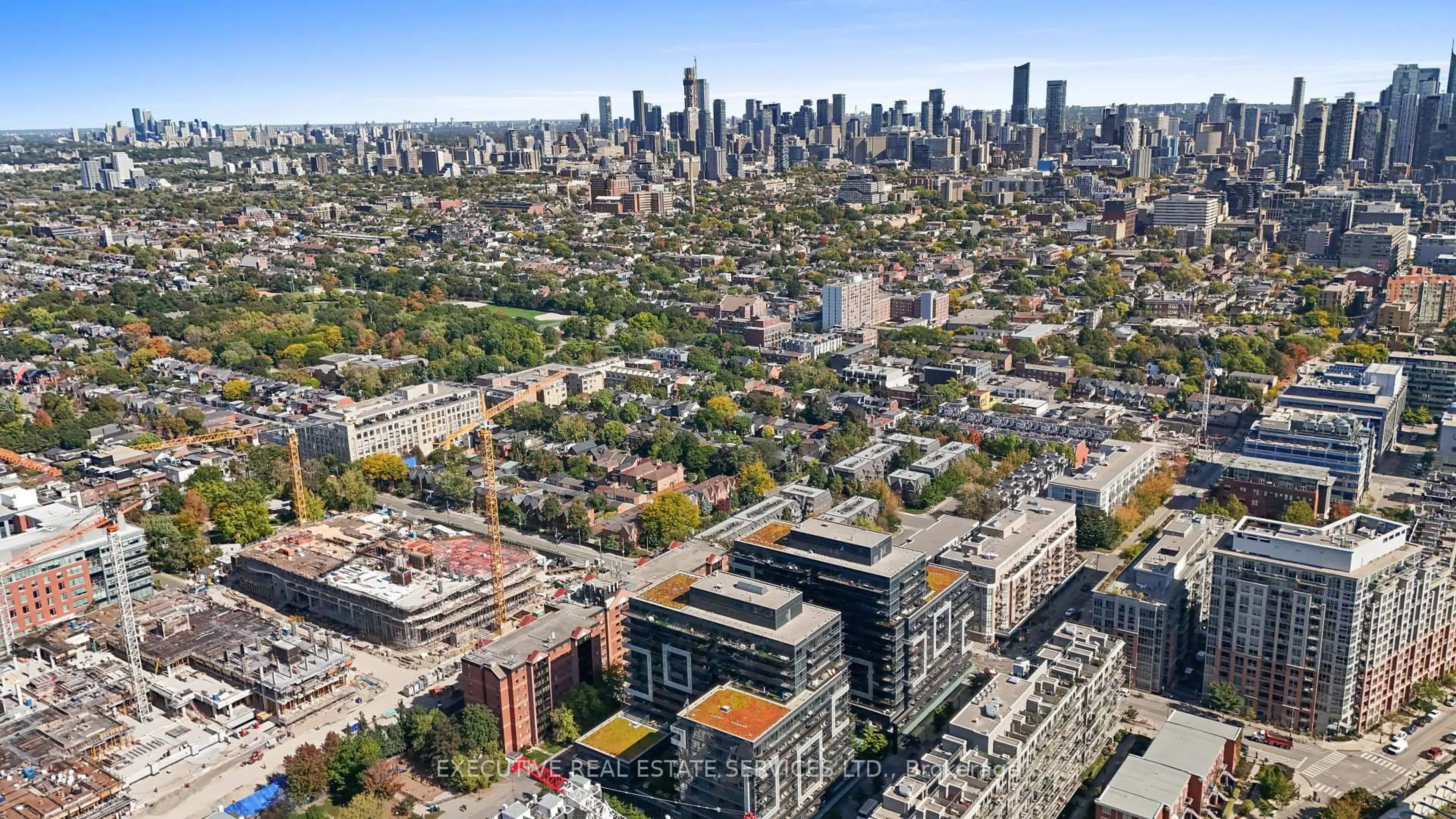A pic from outside/outdoor area/front of a property/back of a property/a pic from drone, city buildings view from balcony for 1030 King St #721, Toronto Ontario M6K 0B4