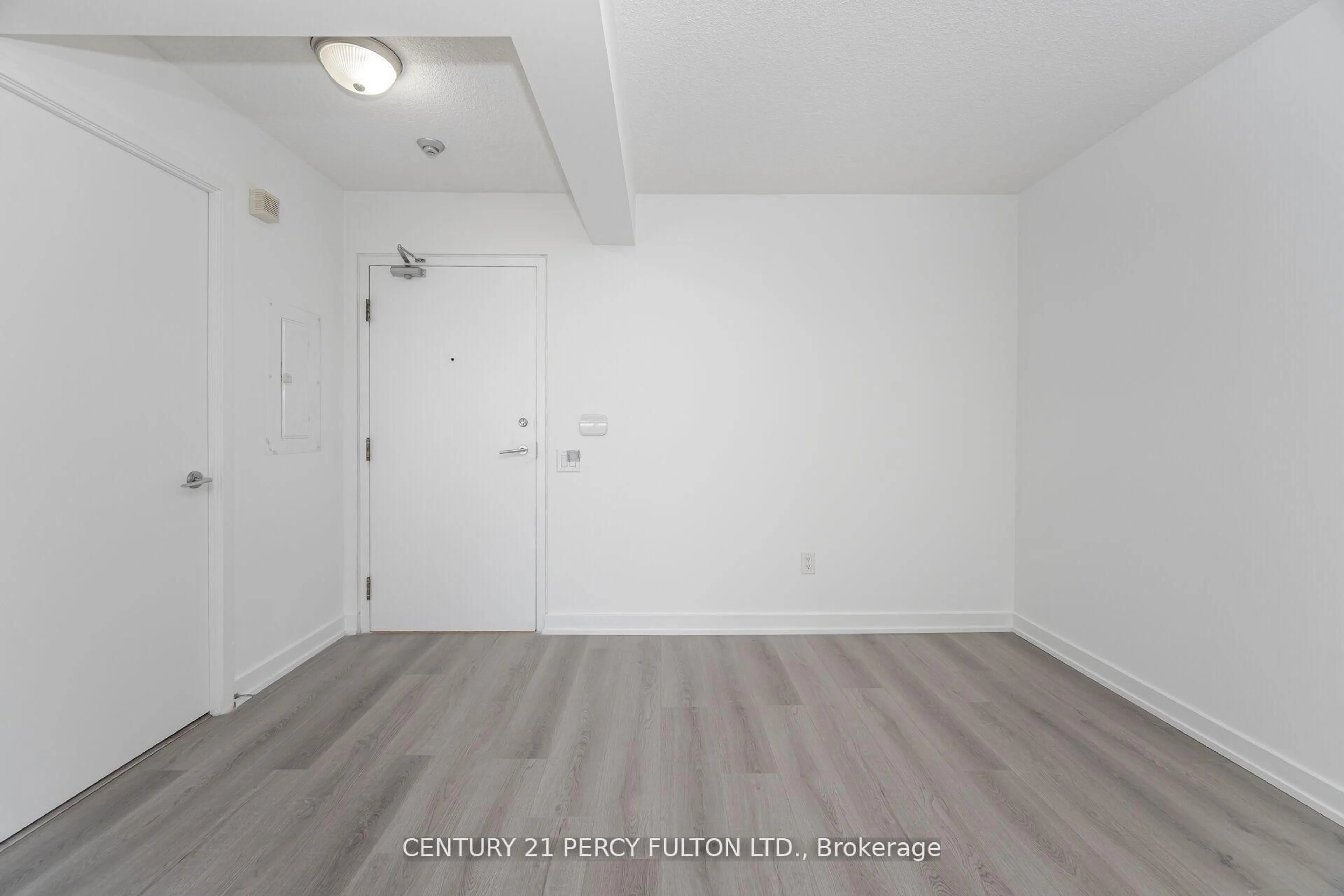 A pic of a room for 19 Singer Crt #1518, Toronto Ontario M2K 0B2