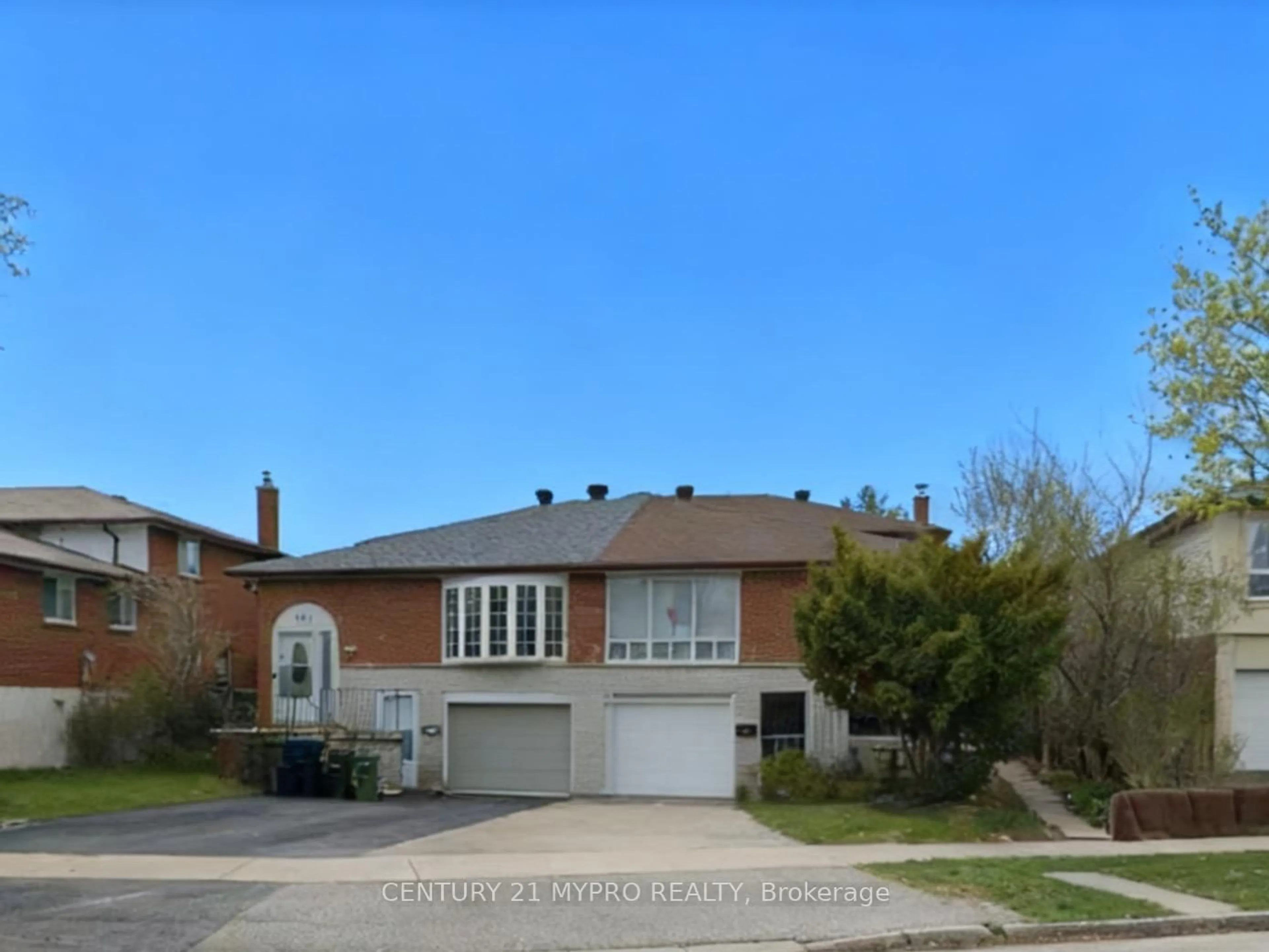 Home with brick exterior material, street for 269 Shawnee Circ, Toronto Ontario M2H 2X9