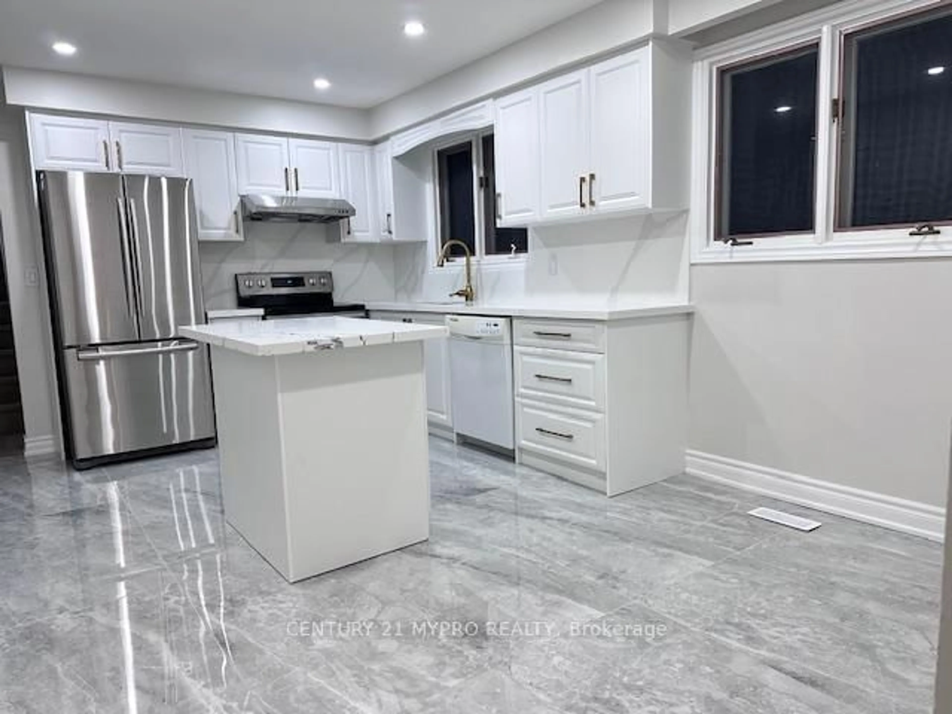 Open concept kitchen, ceramic/tile floor for 269 Shawnee Circ, Toronto Ontario M2H 2X9