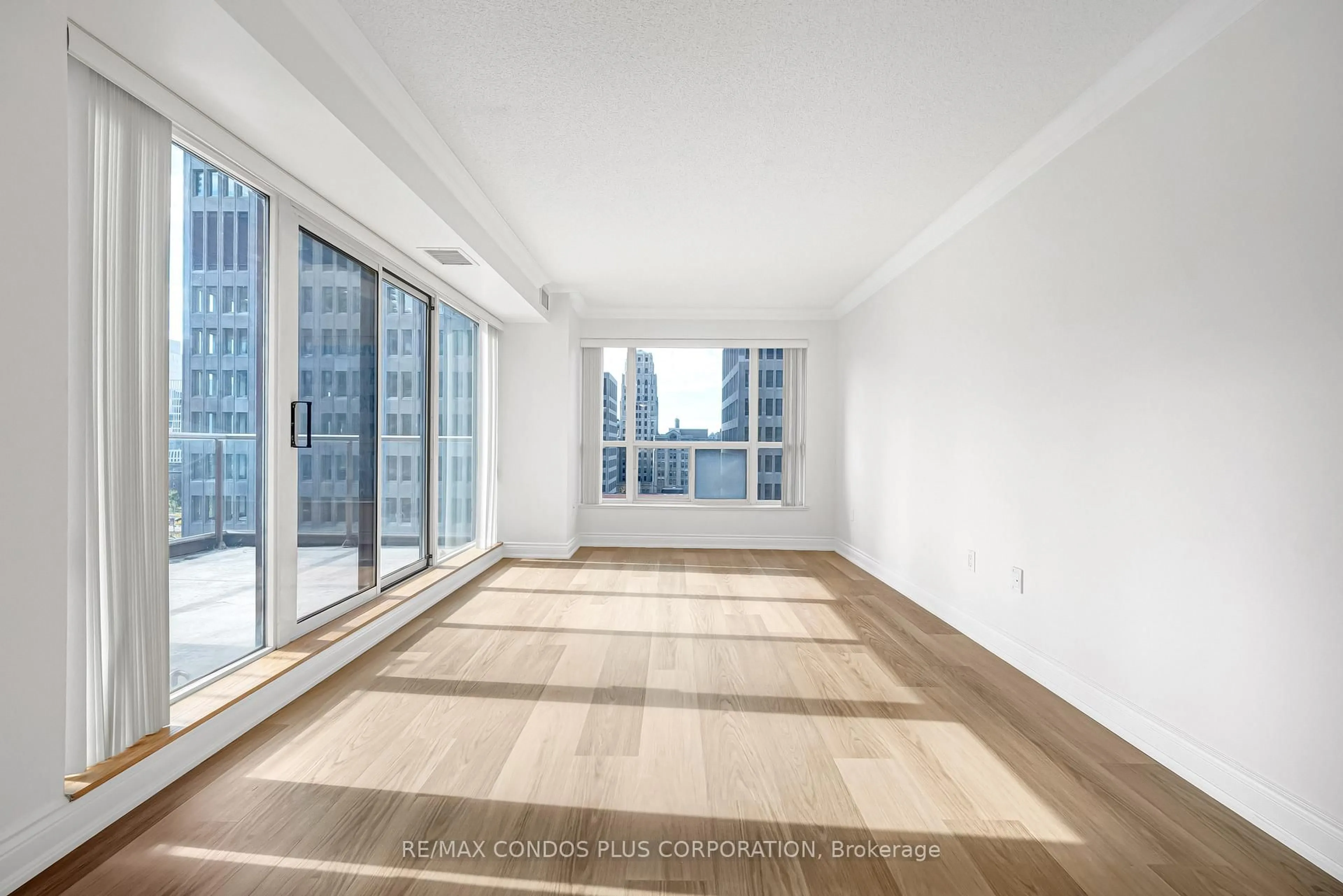 A pic of a room for 909 Bay St #903, Toronto Ontario M5S 3G2