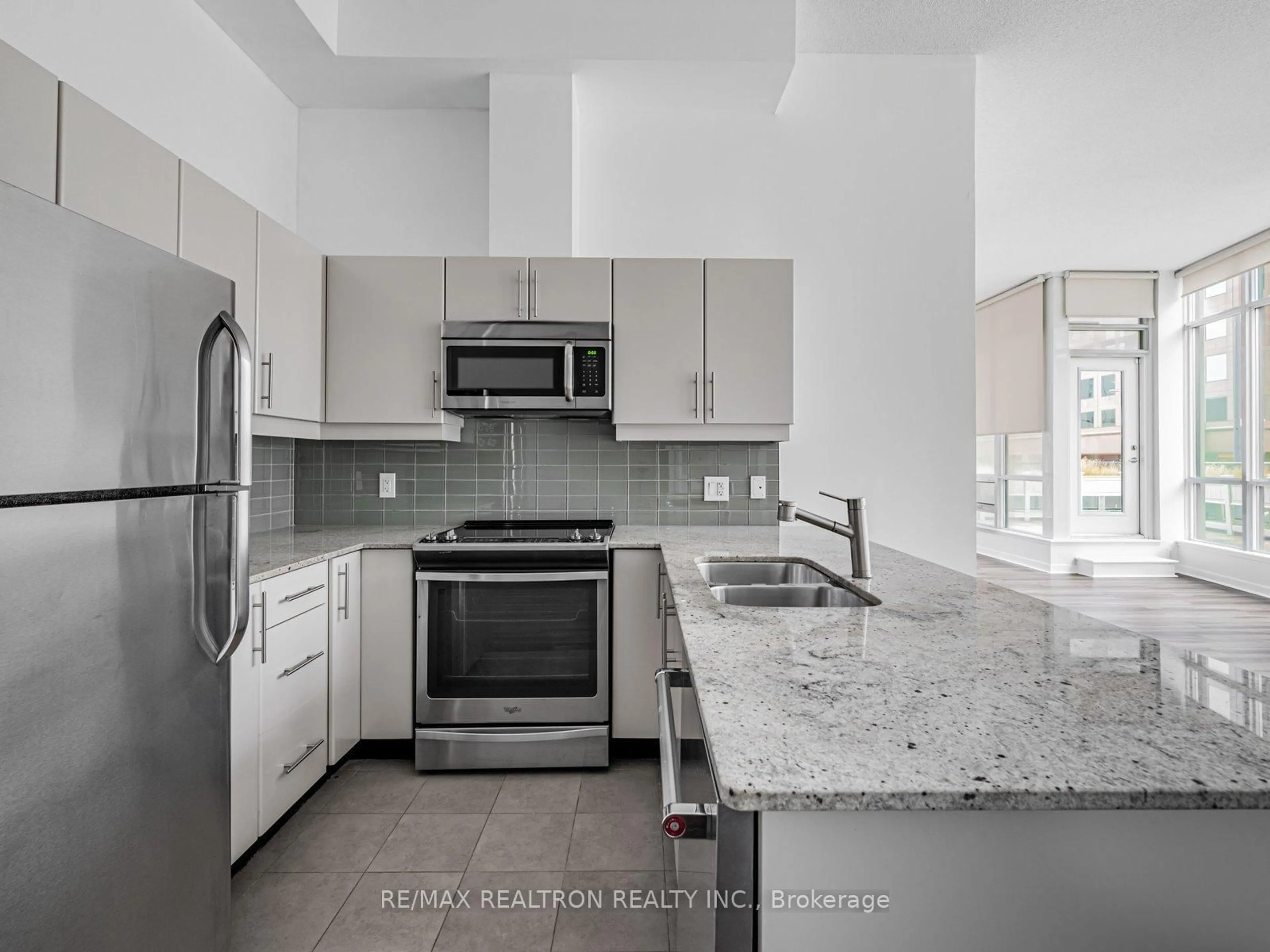 Standard kitchen, ceramic/tile floor for 33 Bay St #217, Toronto Ontario M5J 2Z3
