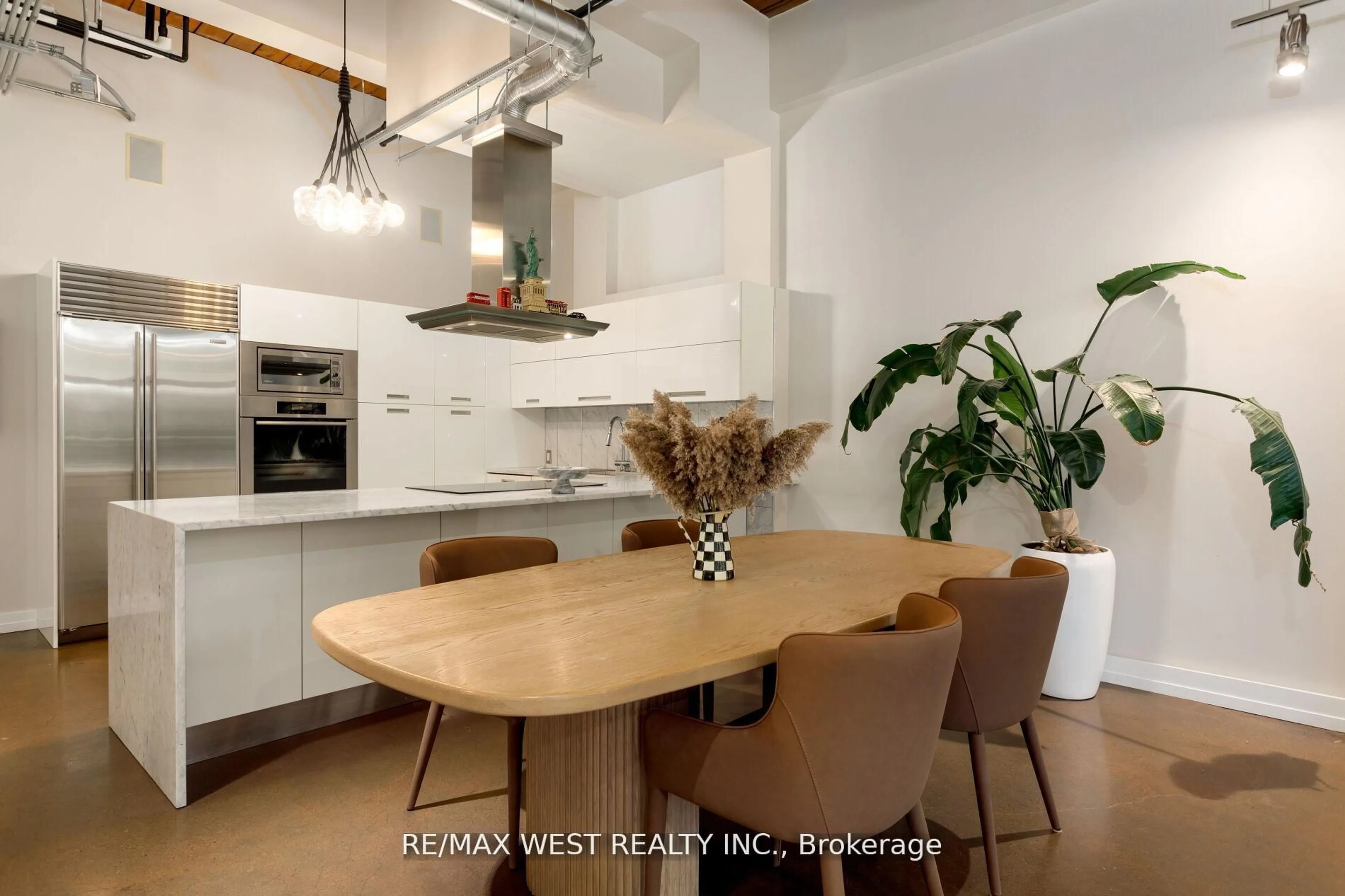 Unknown for 43 Hanna Ave #115, Toronto Ontario M6K 1X1