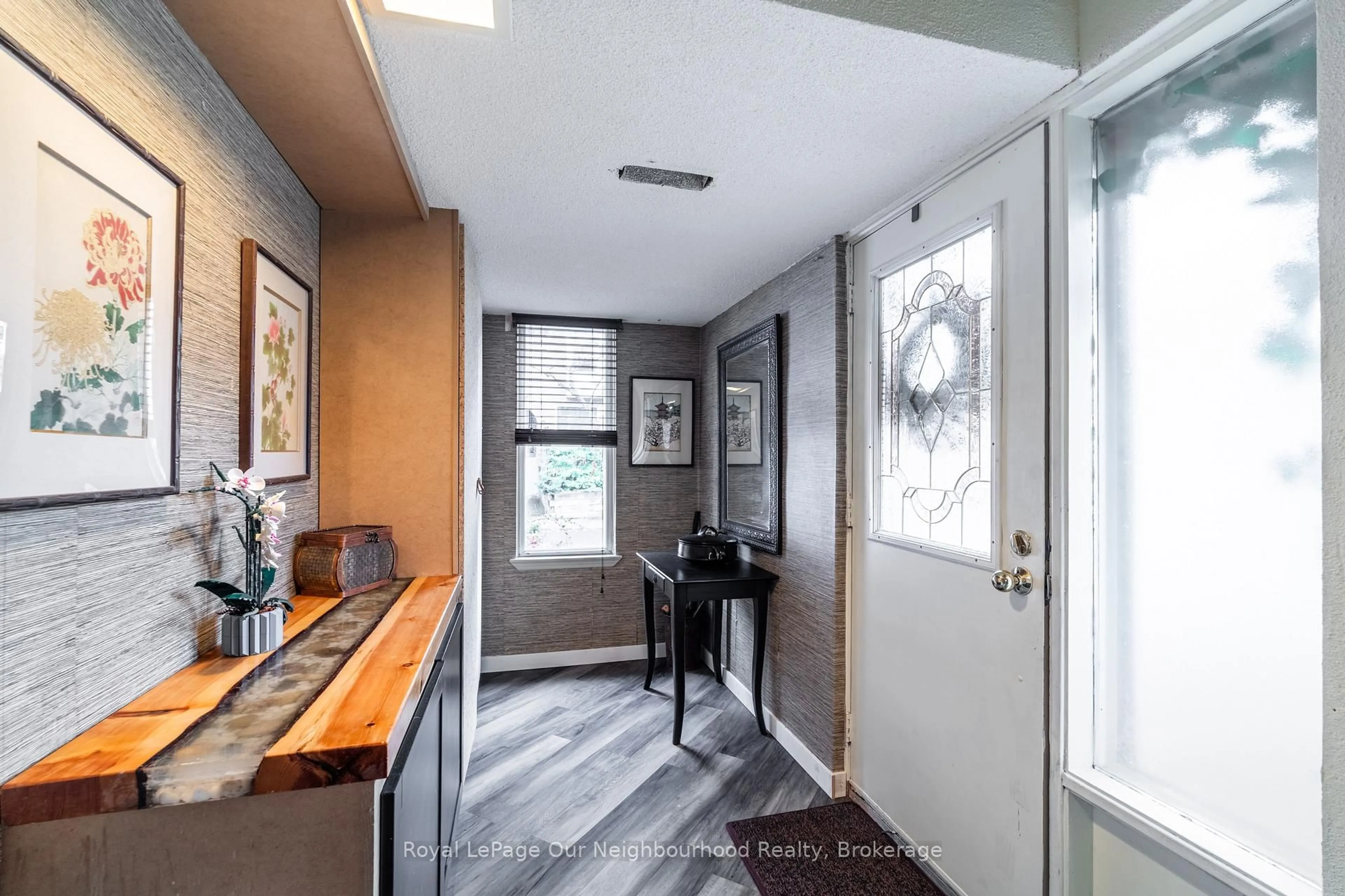 Indoor entryway for 2 Longboat Ave, Toronto Ontario M5A 4E1