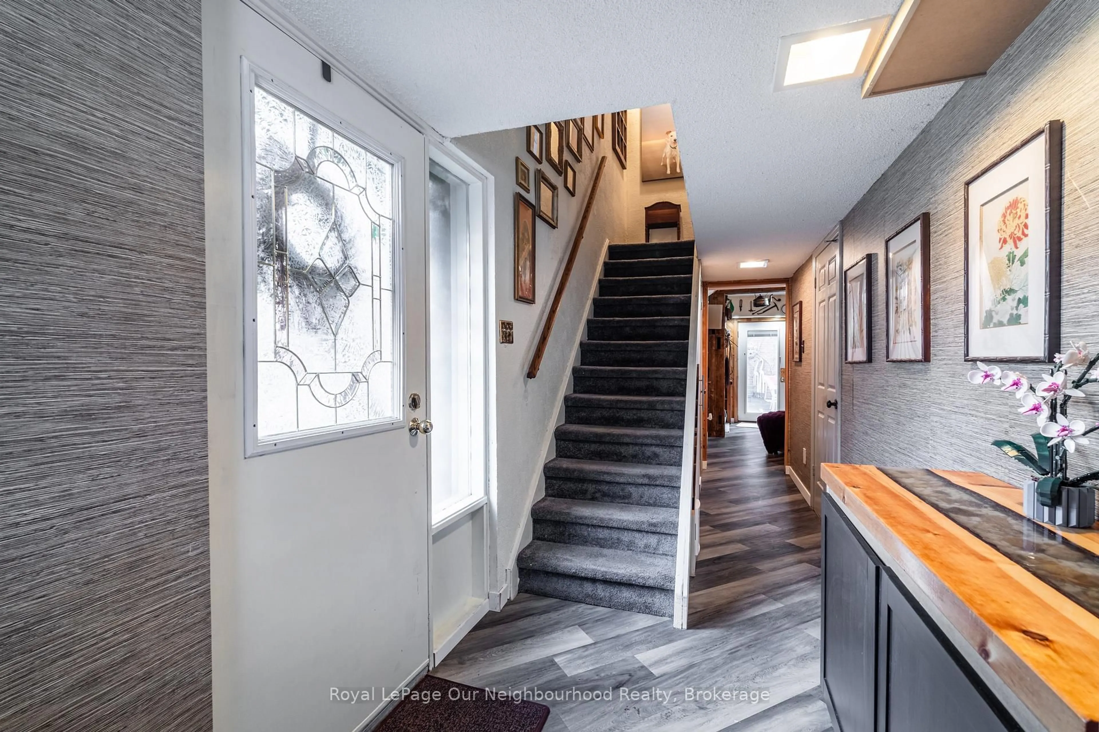 Indoor entryway for 2 Longboat Ave, Toronto Ontario M5A 4E1