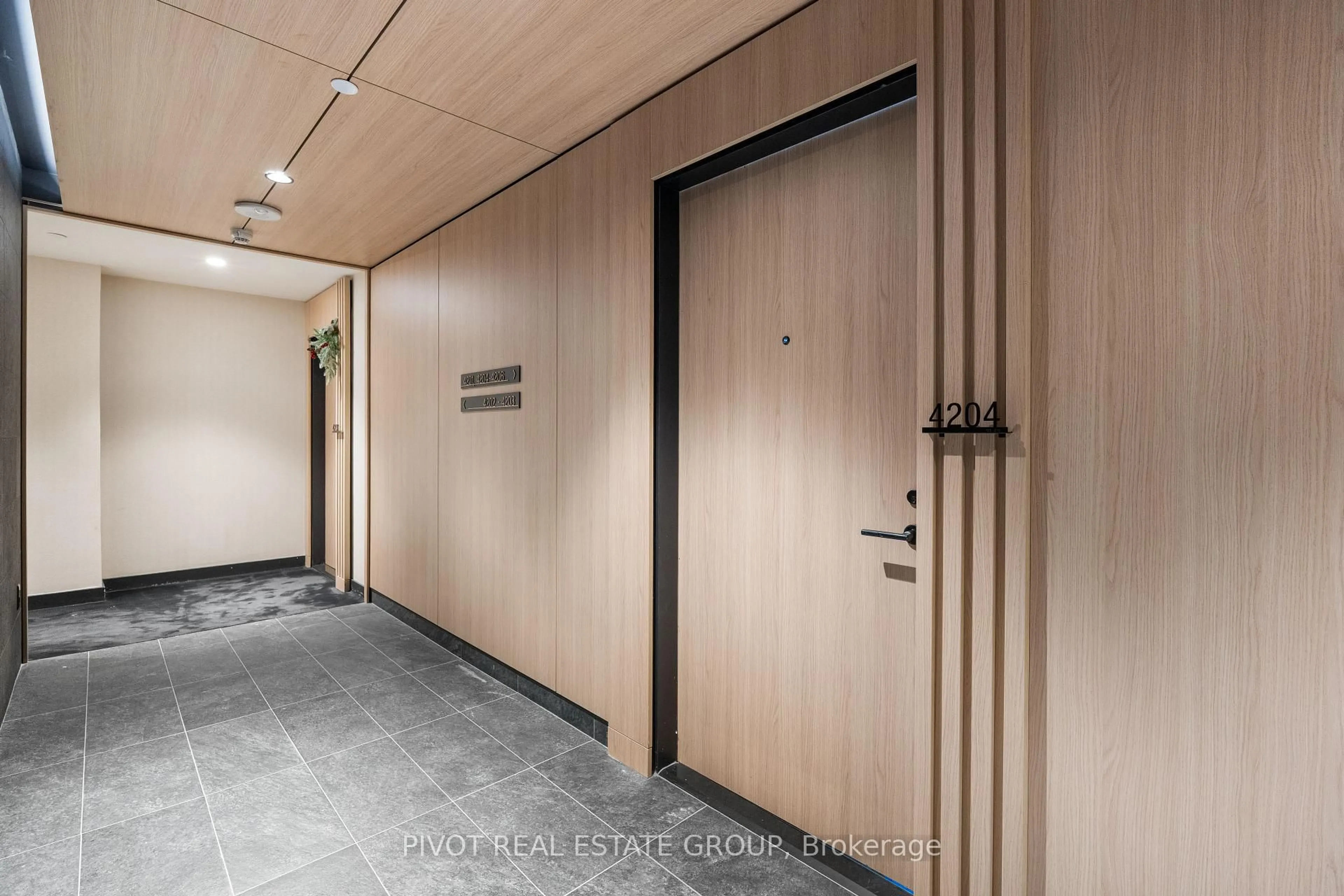 Indoor foyer for 15 Mercer St #4204, Toronto Ontario M5V 0T8