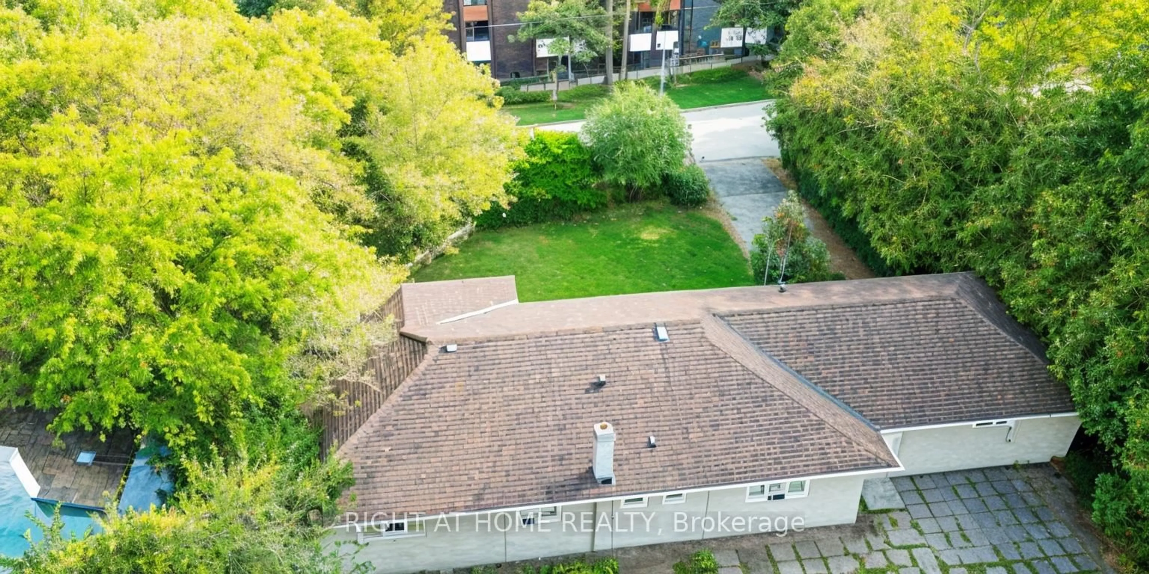 A pic from outside/outdoor area/front of a property/back of a property/a pic from drone, city buildings view from balcony for 8 Manorcrest Dr, Toronto Ontario M2N 5K1