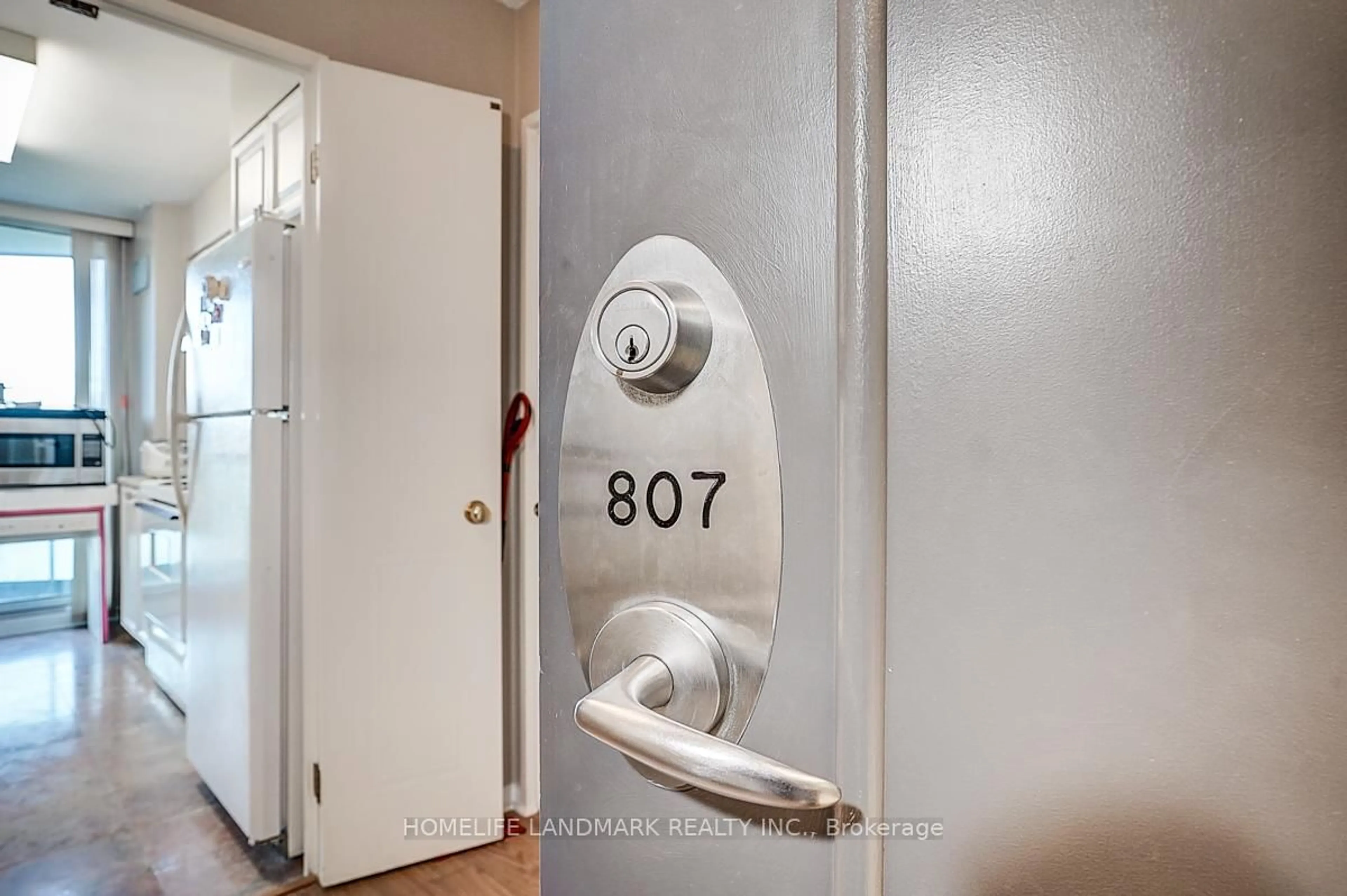 Indoor entryway for 238 Doris Ave #807, Toronto Ontario M2N 6W1