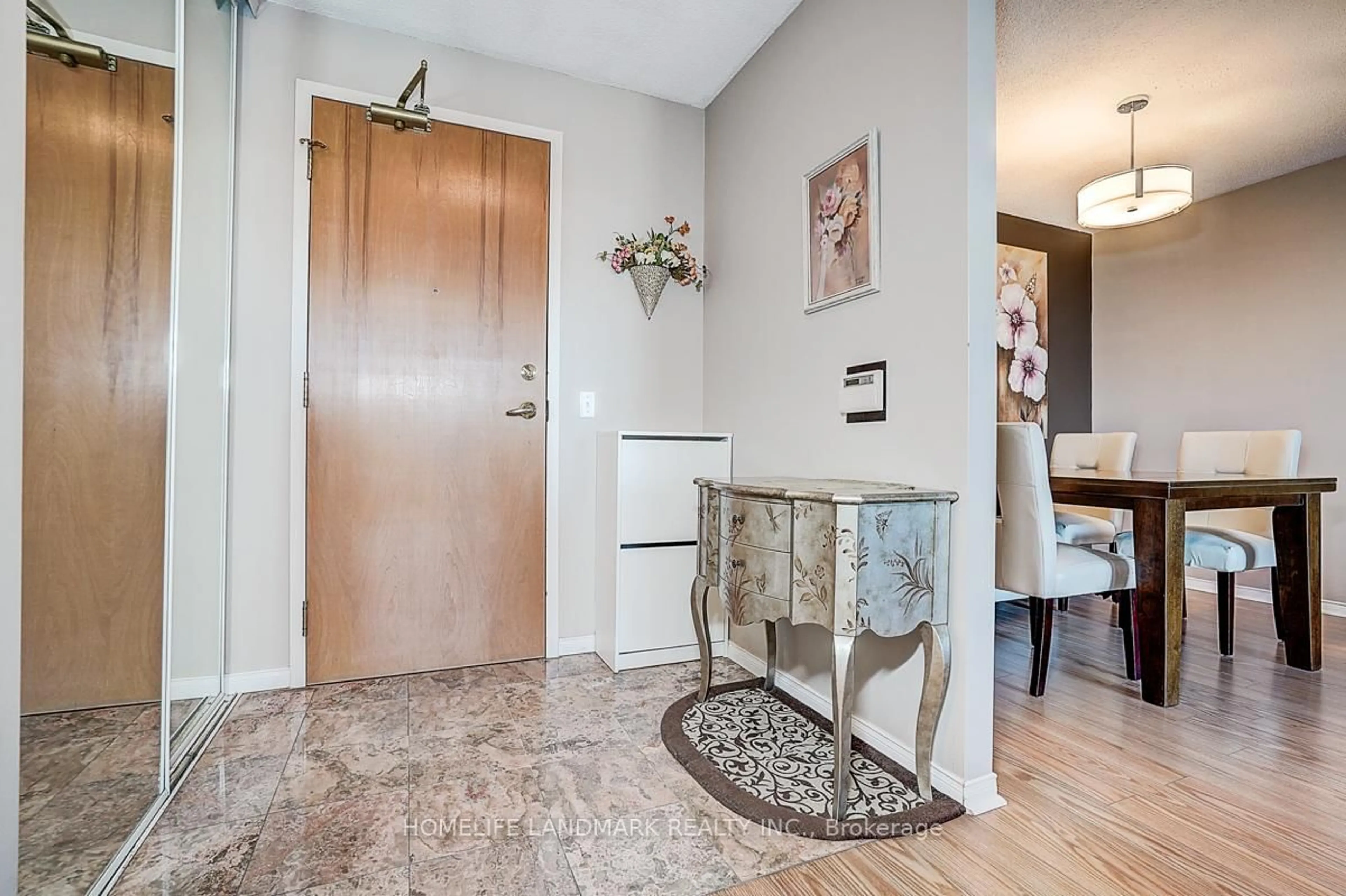 Indoor entryway for 238 Doris Ave #807, Toronto Ontario M2N 6W1