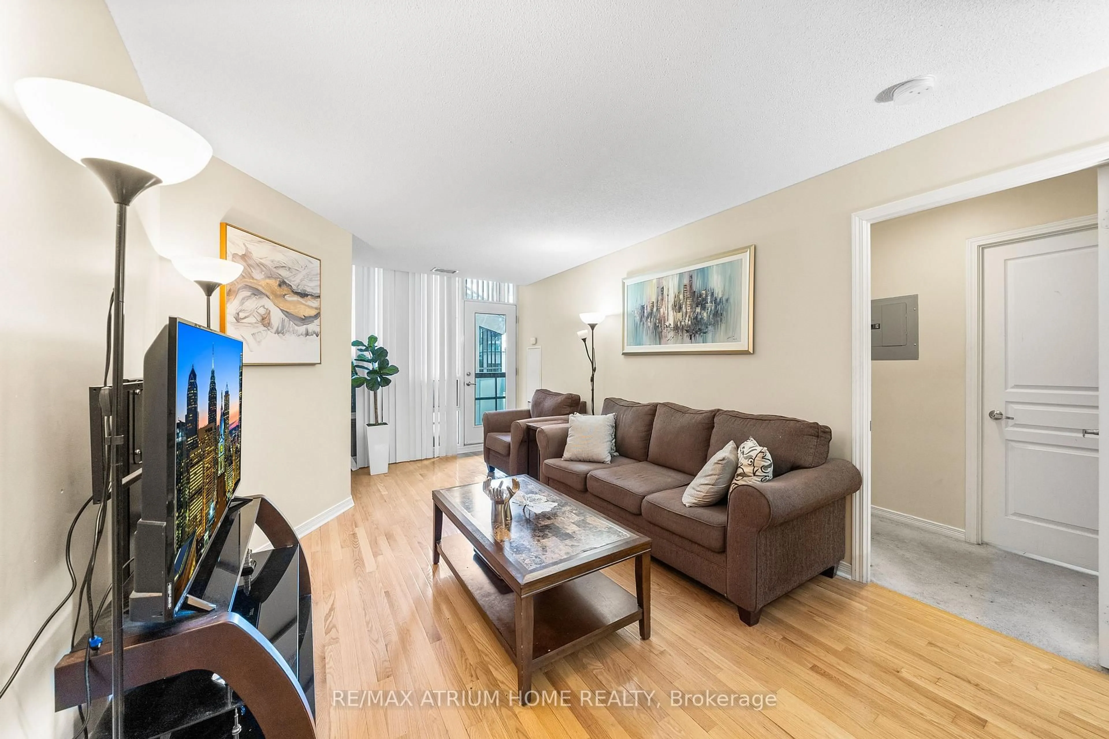 Living room with furniture, wood/laminate floor for 509 Beecroft Rd #317, Toronto Ontario M2N 0A3