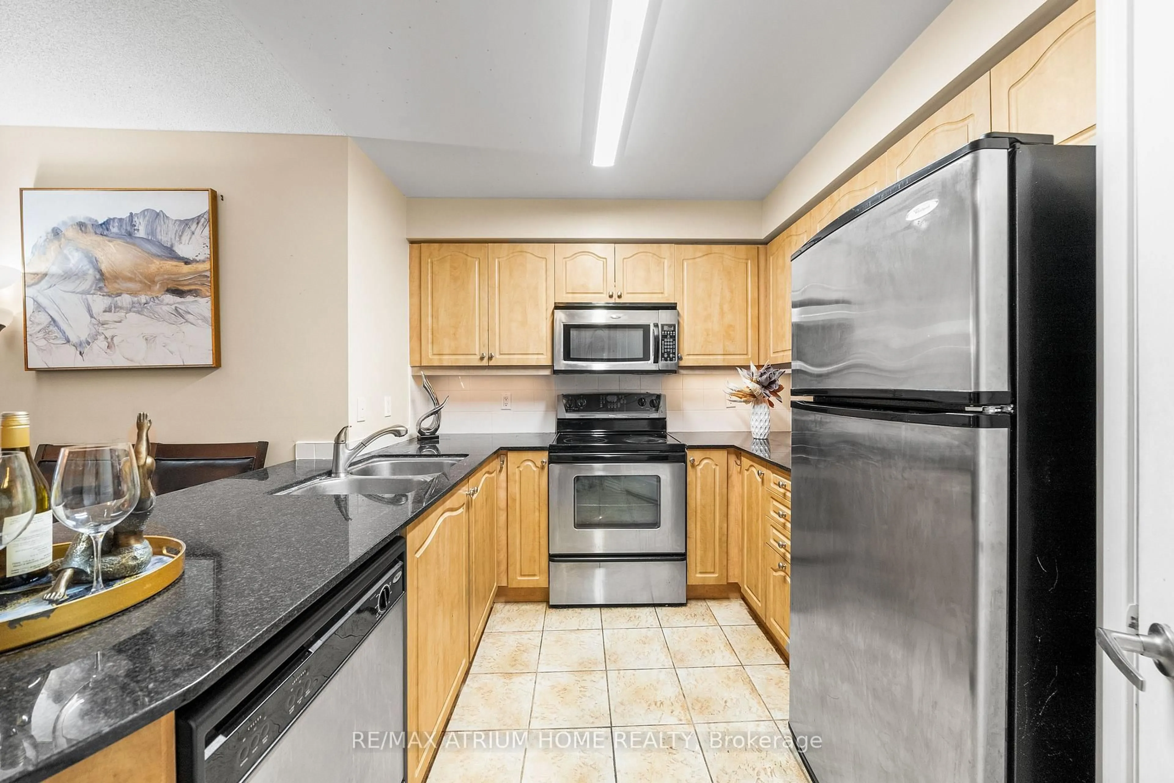 Standard kitchen, unknown for 509 Beecroft Rd #317, Toronto Ontario M2N 0A3