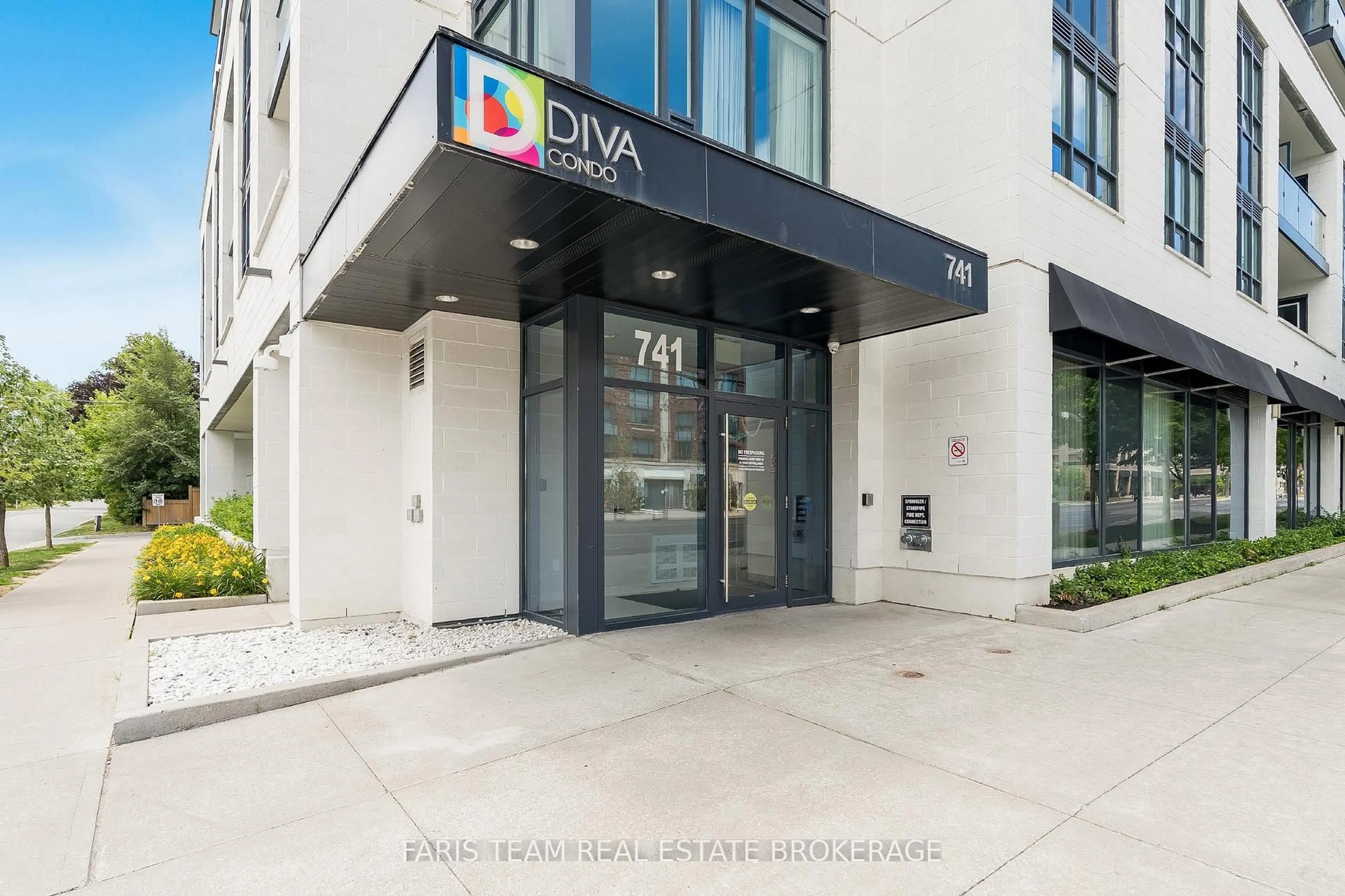 Indoor foyer for 741 Sheppard Ave #401, Toronto Ontario M3H 2S9