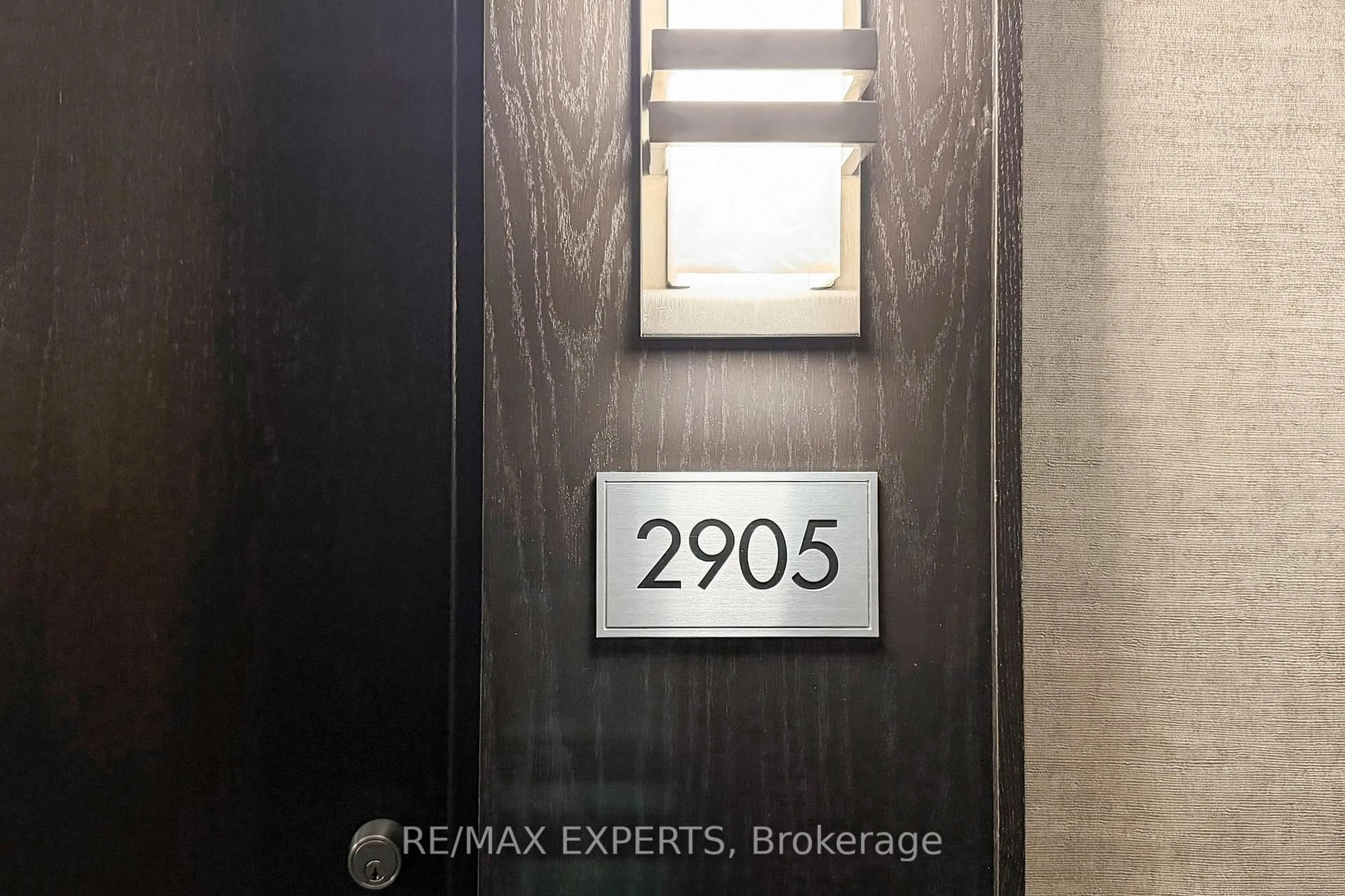 Indoor entryway for 8 YORK St #05, Toronto Ontario M5J 2Y2