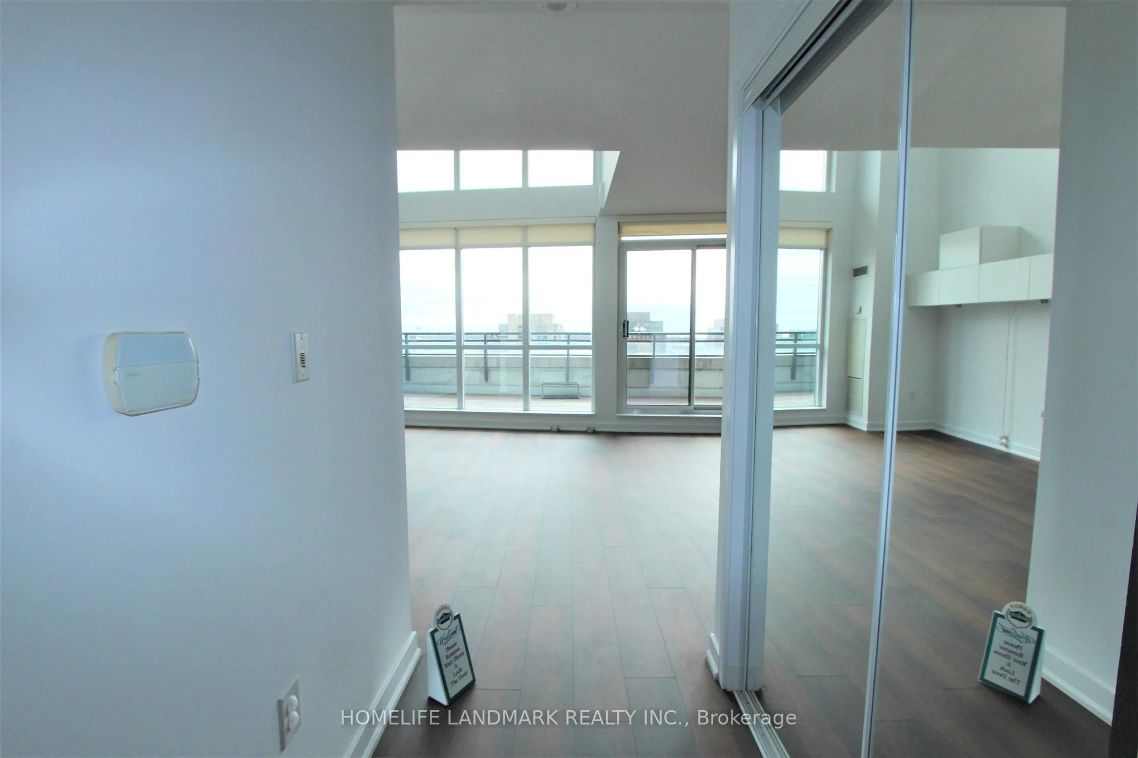 Indoor foyer for 8 Telegram Mews #833, Toronto Ontario M5V 3Z5