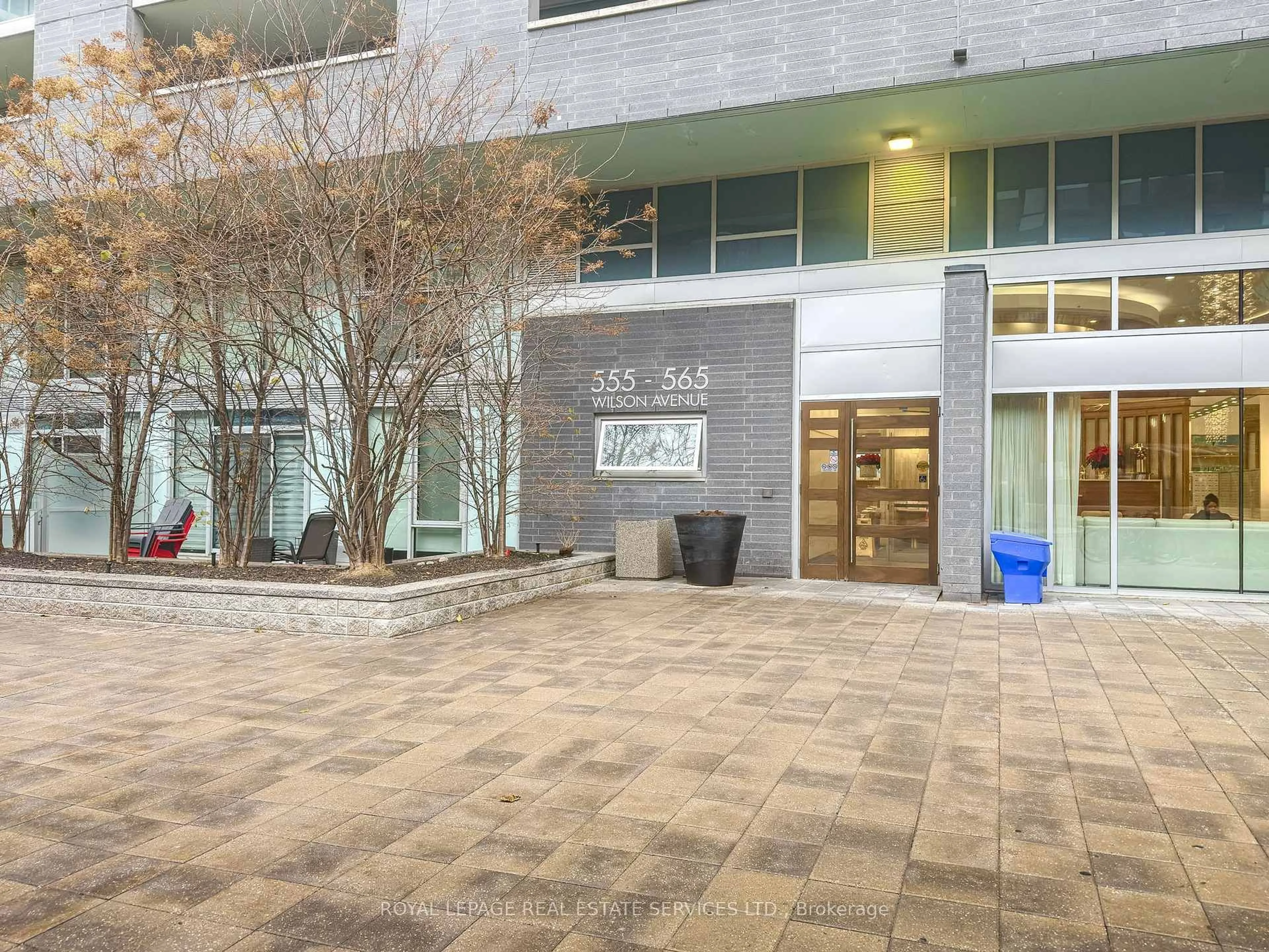 Indoor foyer for 555 Wilson Ave #E406, Toronto Ontario M3H 0C5