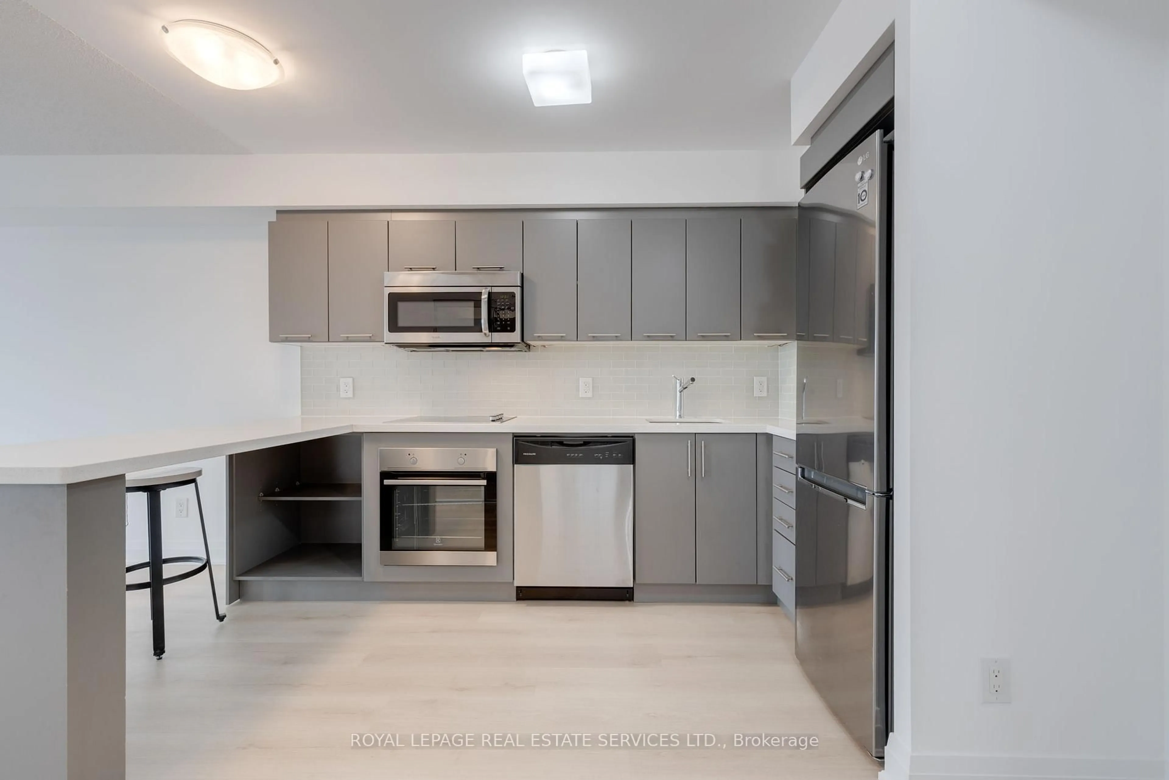 Standard kitchen, unknown for 555 Wilson Ave #E406, Toronto Ontario M3H 0C5