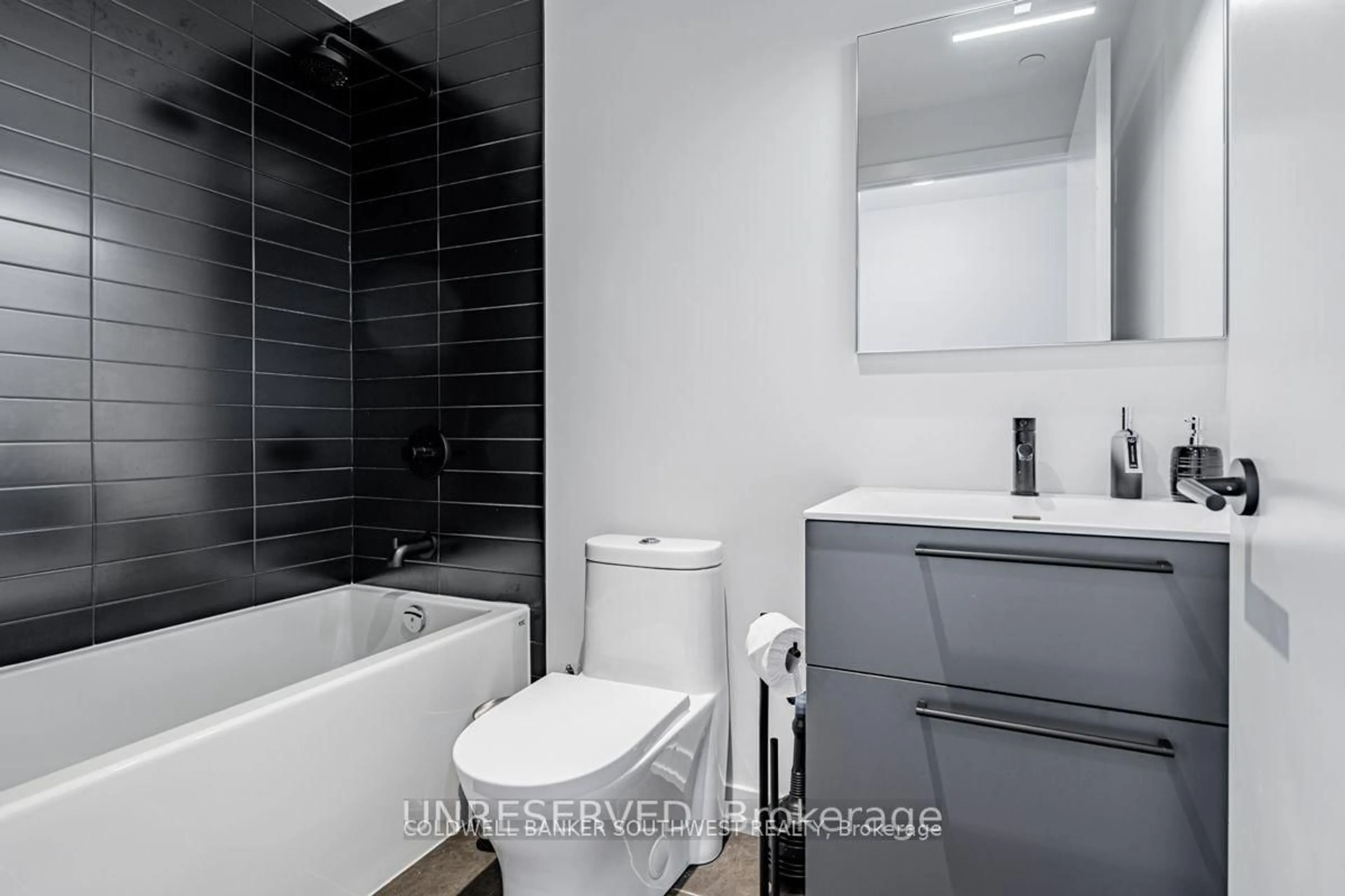 Standard bathroom, unknown for 200 Sudbury St #8, Toronto Ontario M6J 0N1