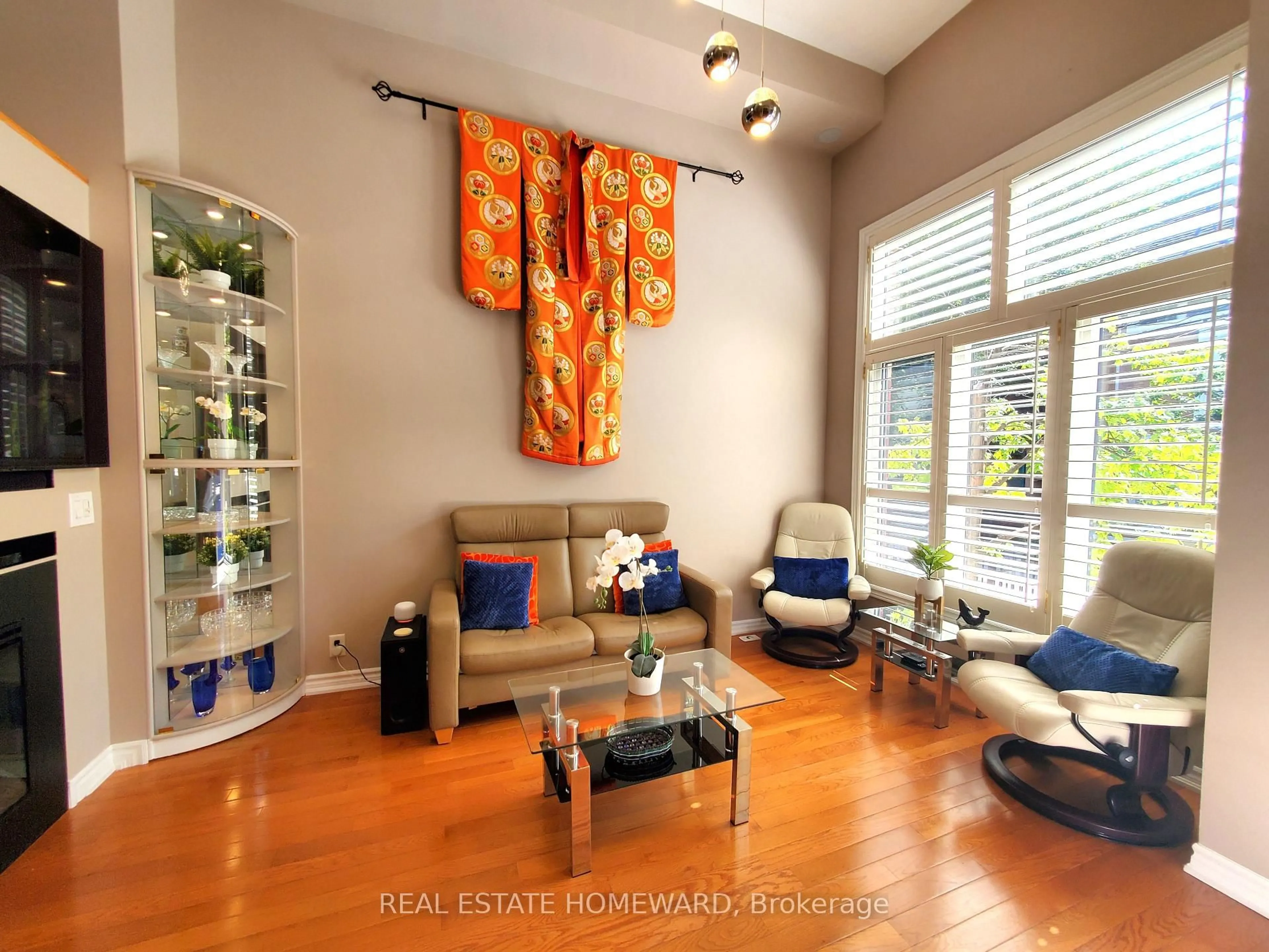 Living room with furniture, unknown for 257 Milan St, Toronto Ontario M5A 4C3