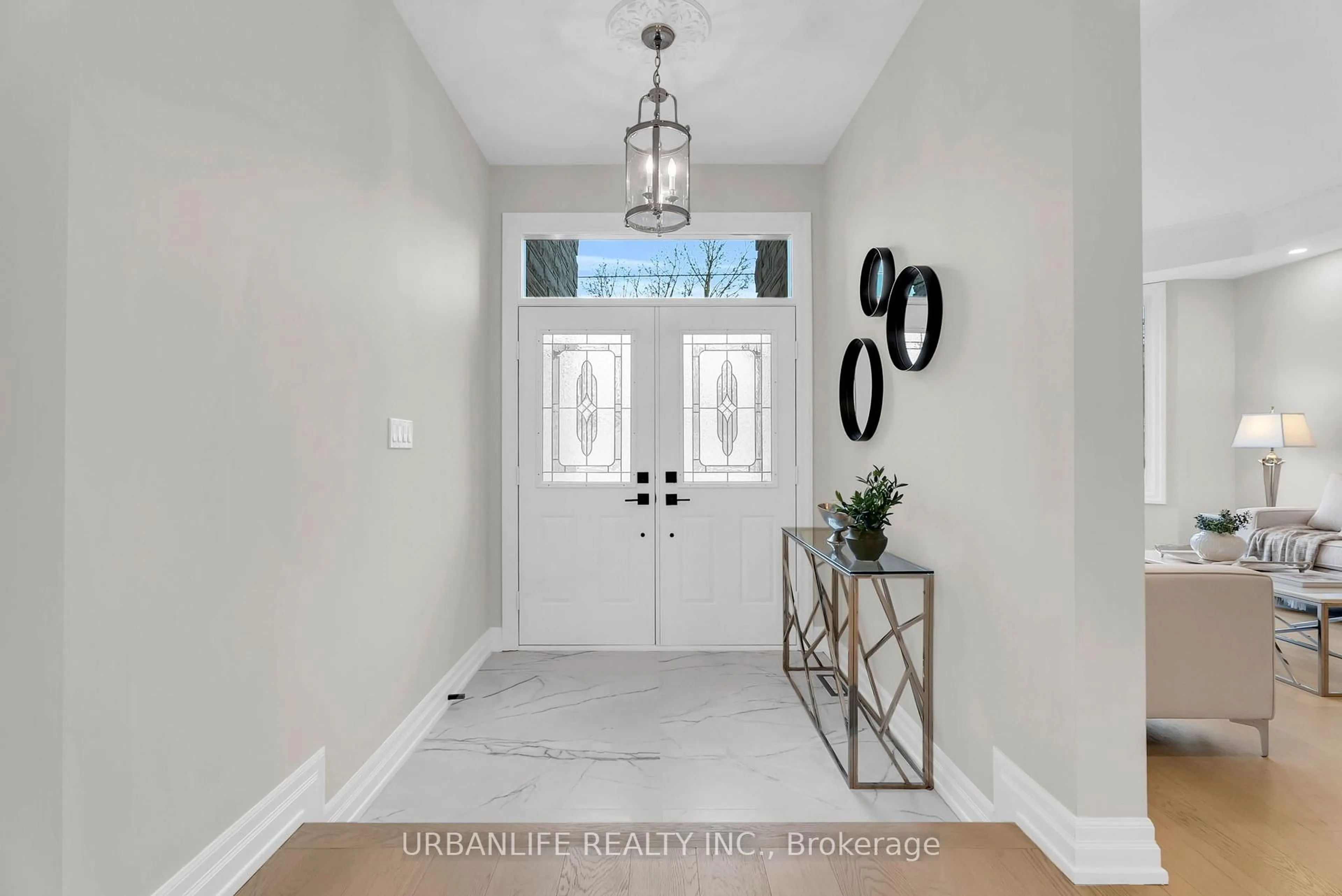 Indoor entryway for 111 Pleasant Ave, Toronto Ontario M2M 1M2