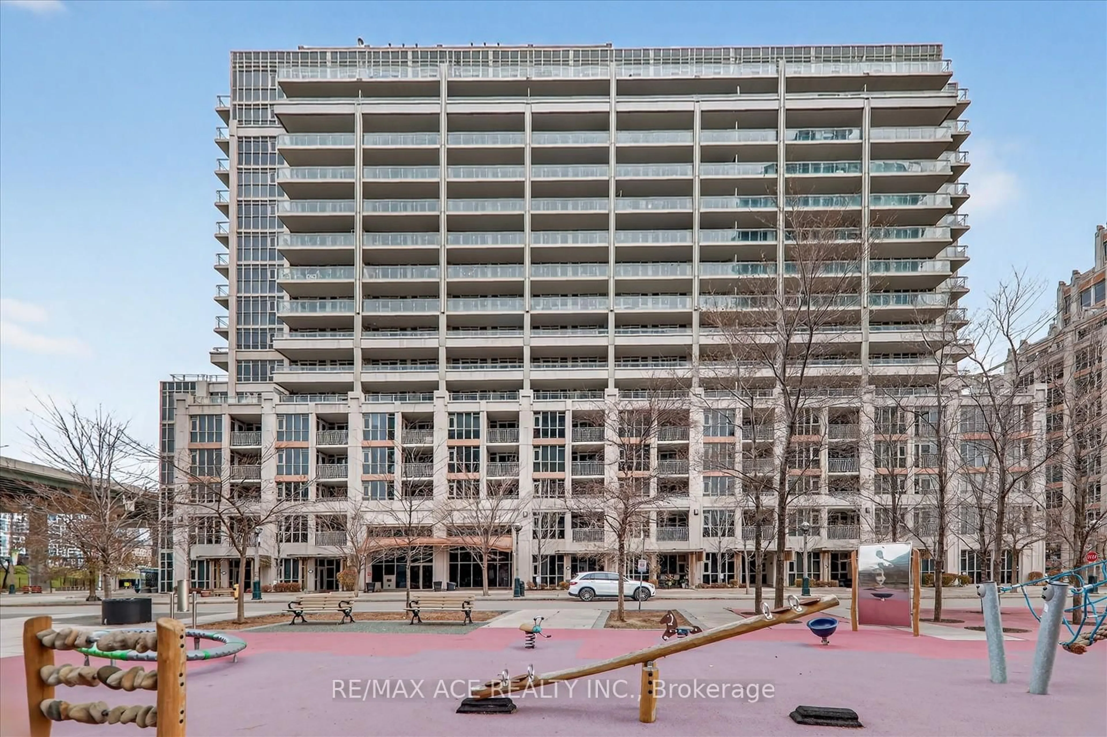 Indoor foyer for 35 Bastion St #706, Toronto Ontario M5V 0C2