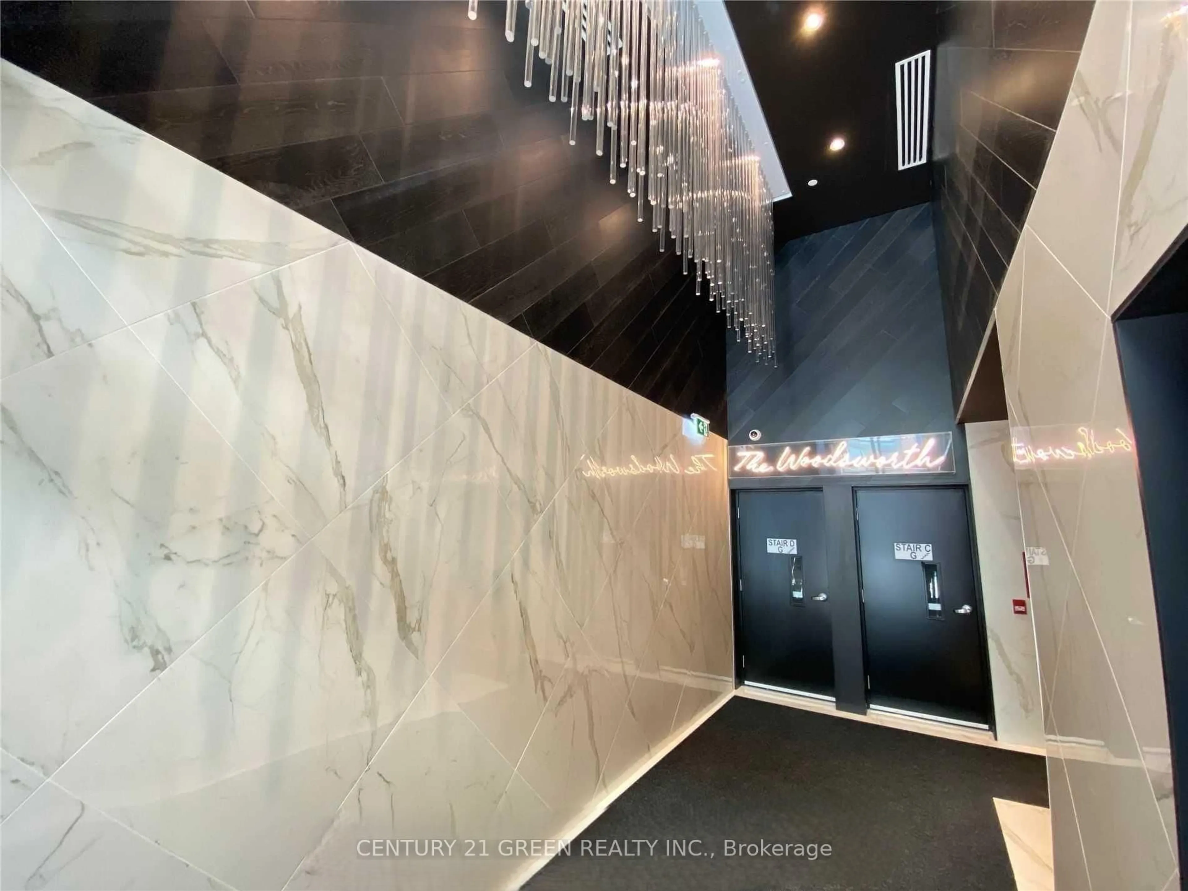 Indoor foyer for 458 Richmond St #204, Toronto Ontario M5V 1V1