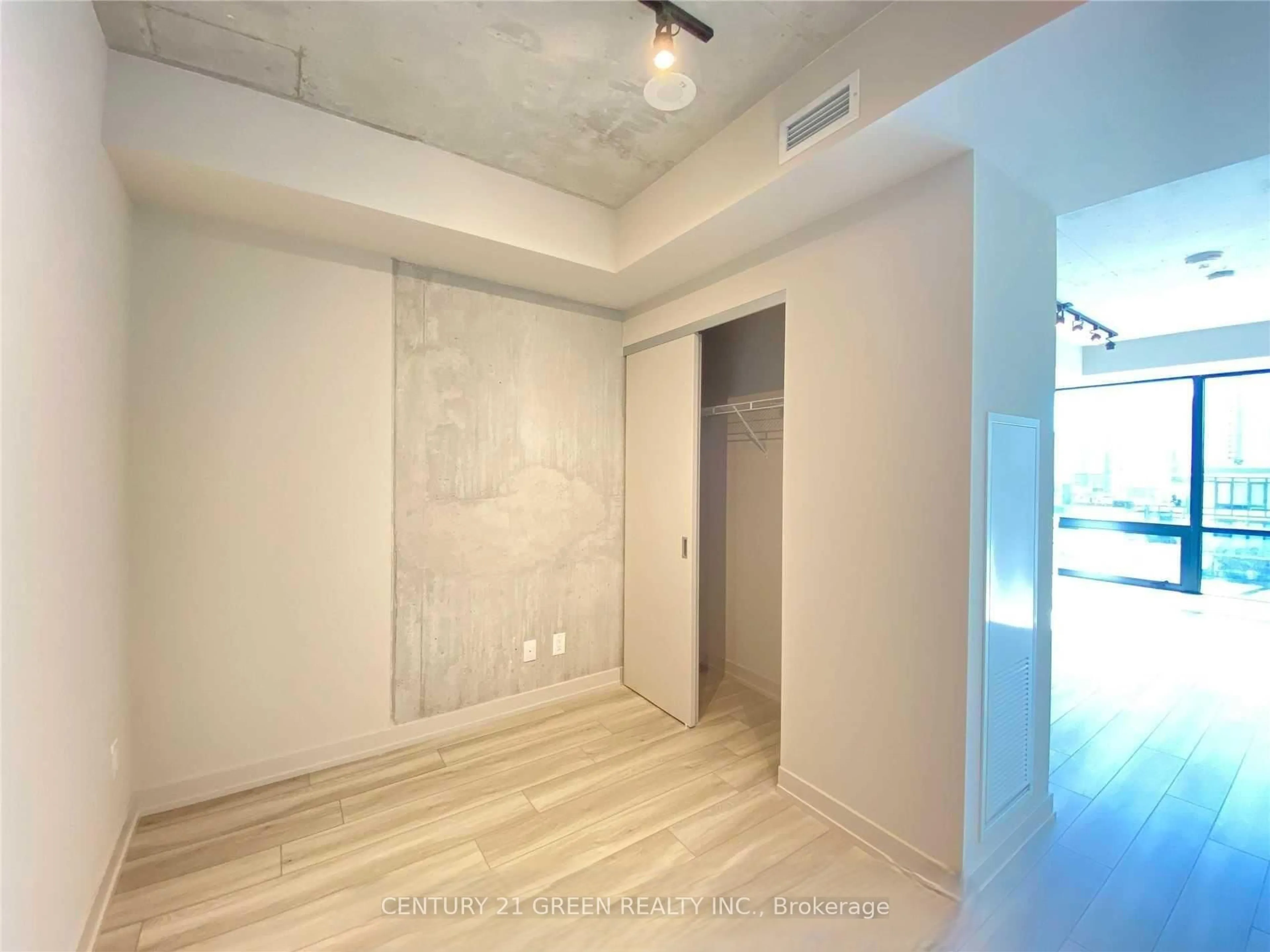 A pic of a room for 458 Richmond St #204, Toronto Ontario M5V 1V1