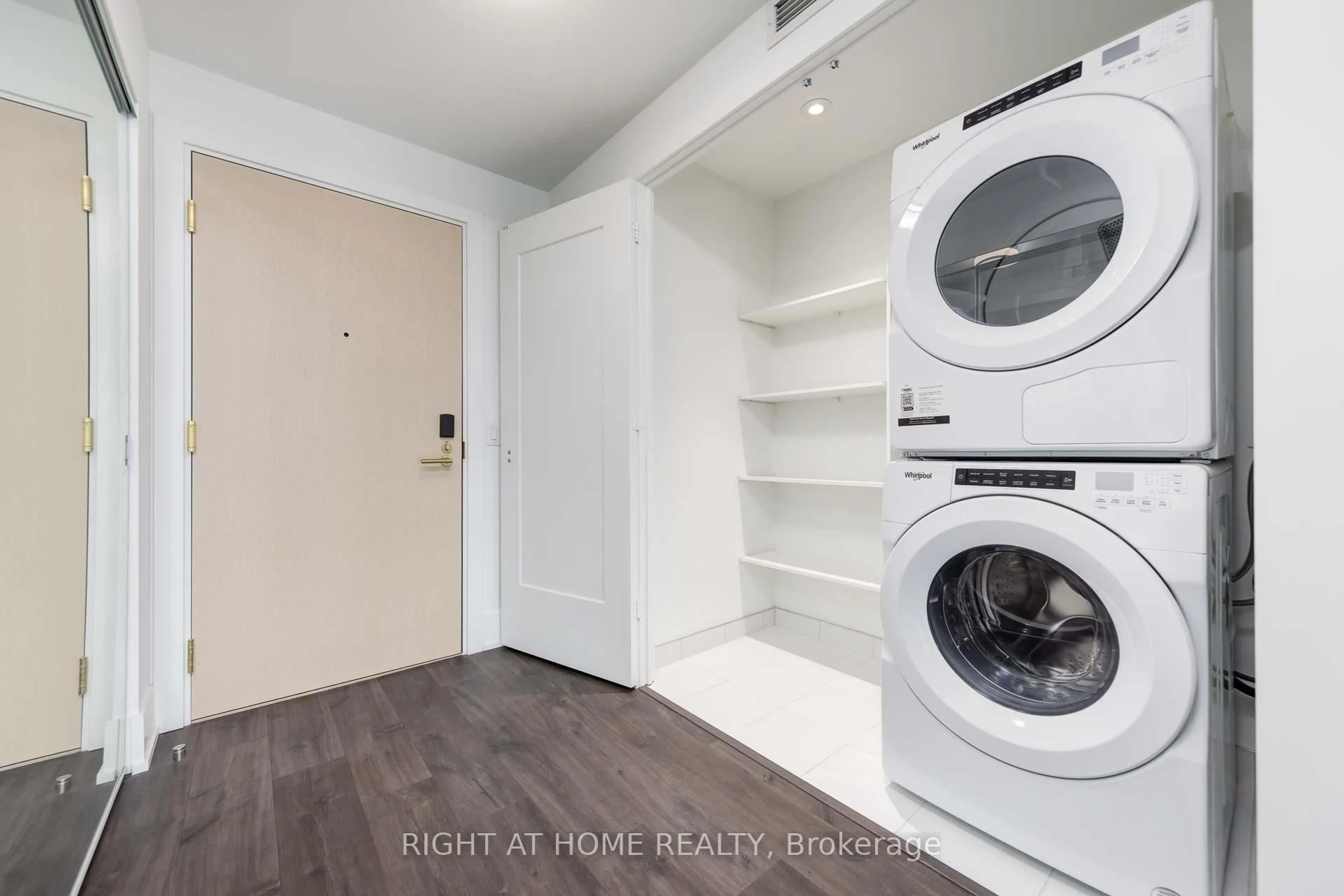 Laundry room for 480 Front St #1316, Toronto Ontario M5V 0V5