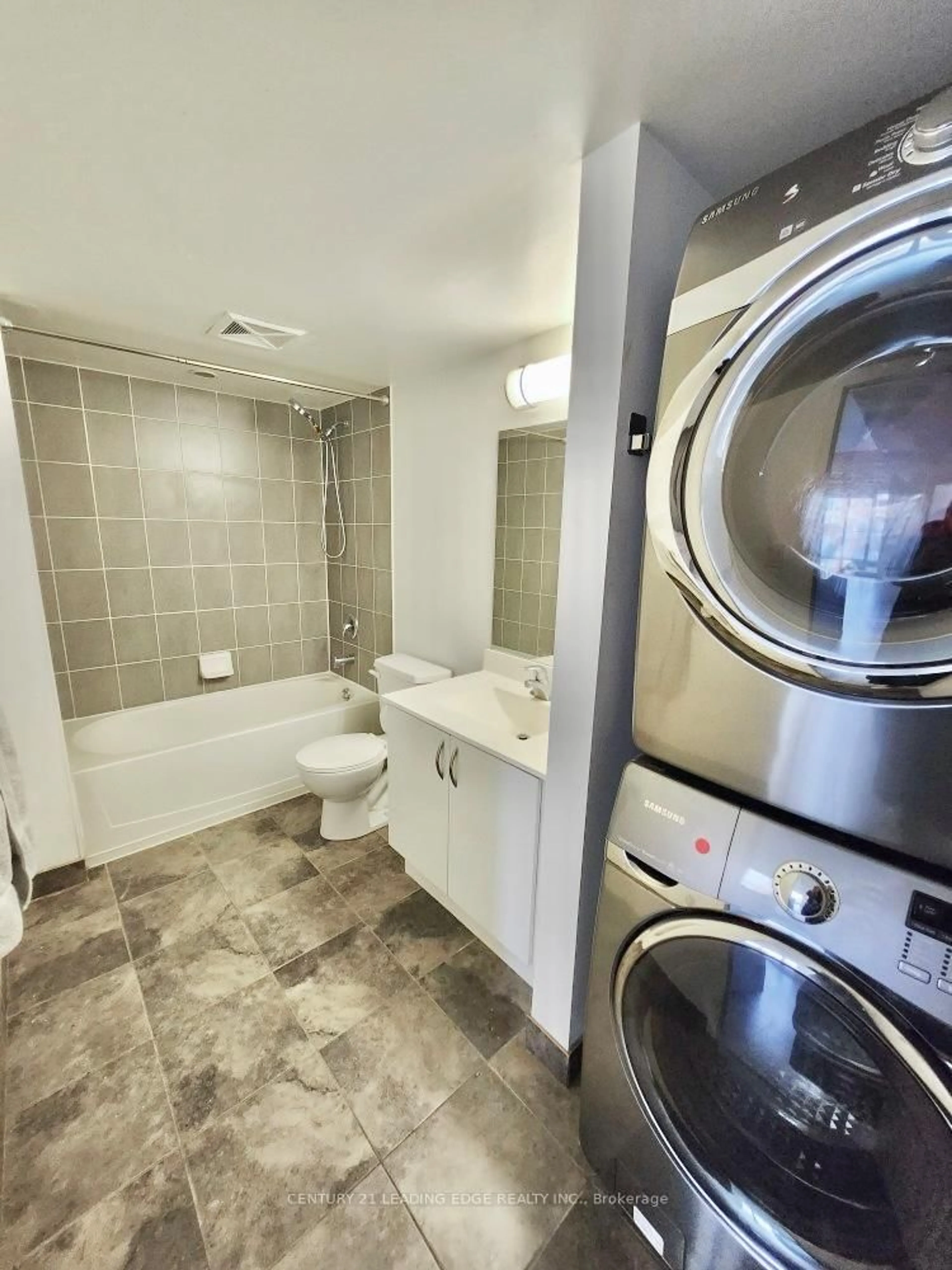 Standard bathroom, ceramic/tile floor for 801 Sheppard Ave #215, Toronto Ontario M3H 2T3