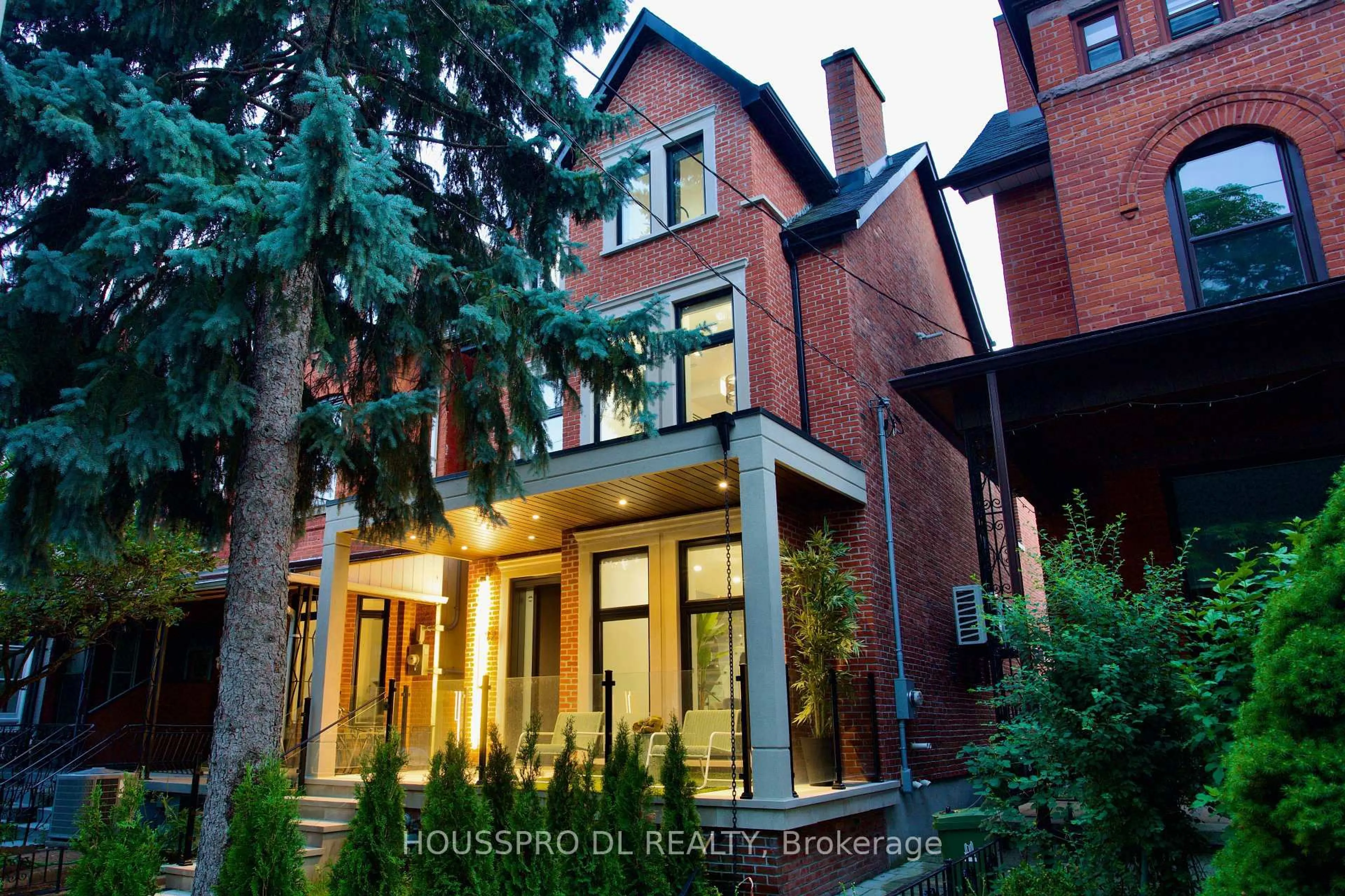 Home with brick exterior material, building for 82 Major St, Toronto Ontario M5S 2L1